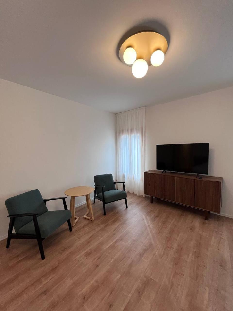 One-Bedroom Apartment photo 3