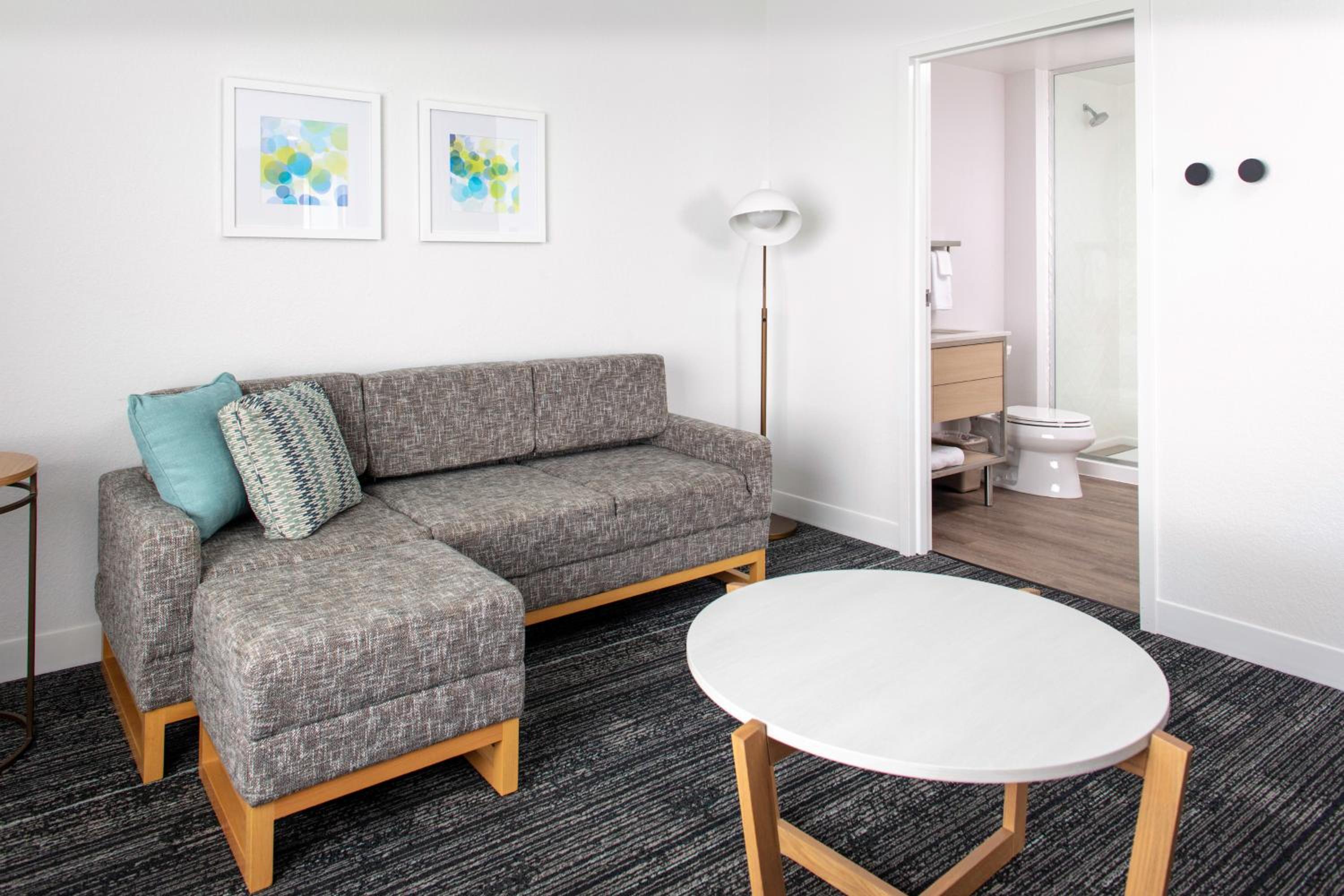 King Studio with Sofa Bed - Photo 4