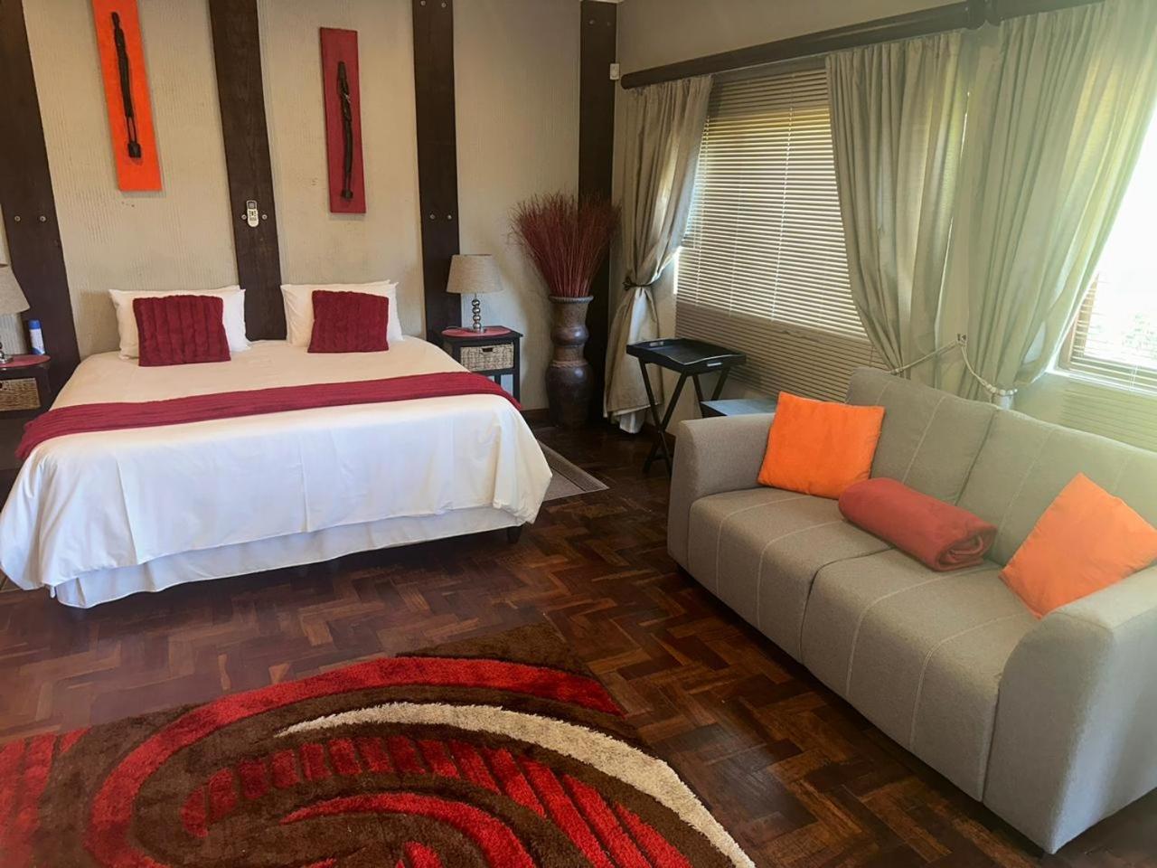 Deluxe King Room photo 1