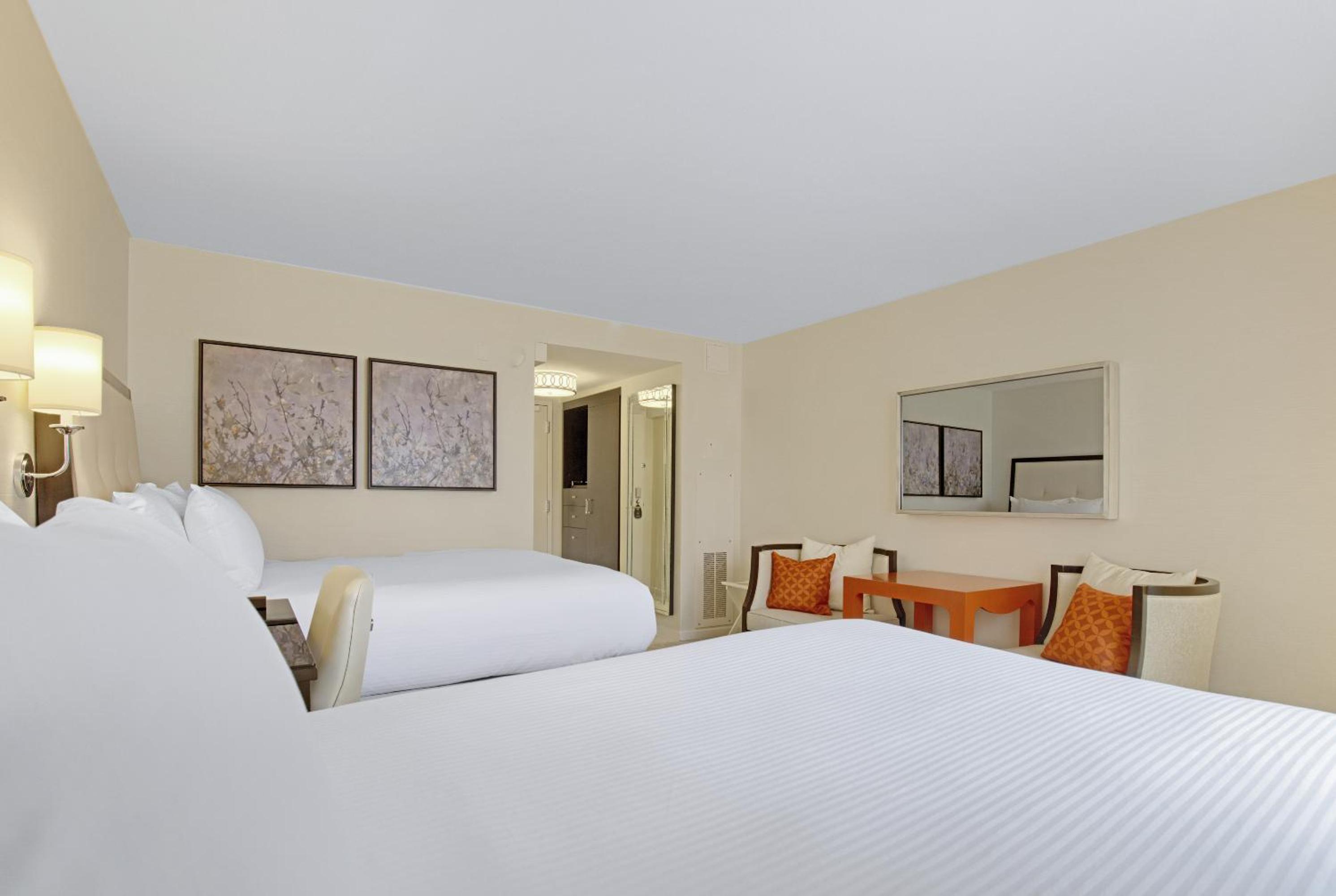 Deluxe Double Room with Two Double Beds - Photo 1