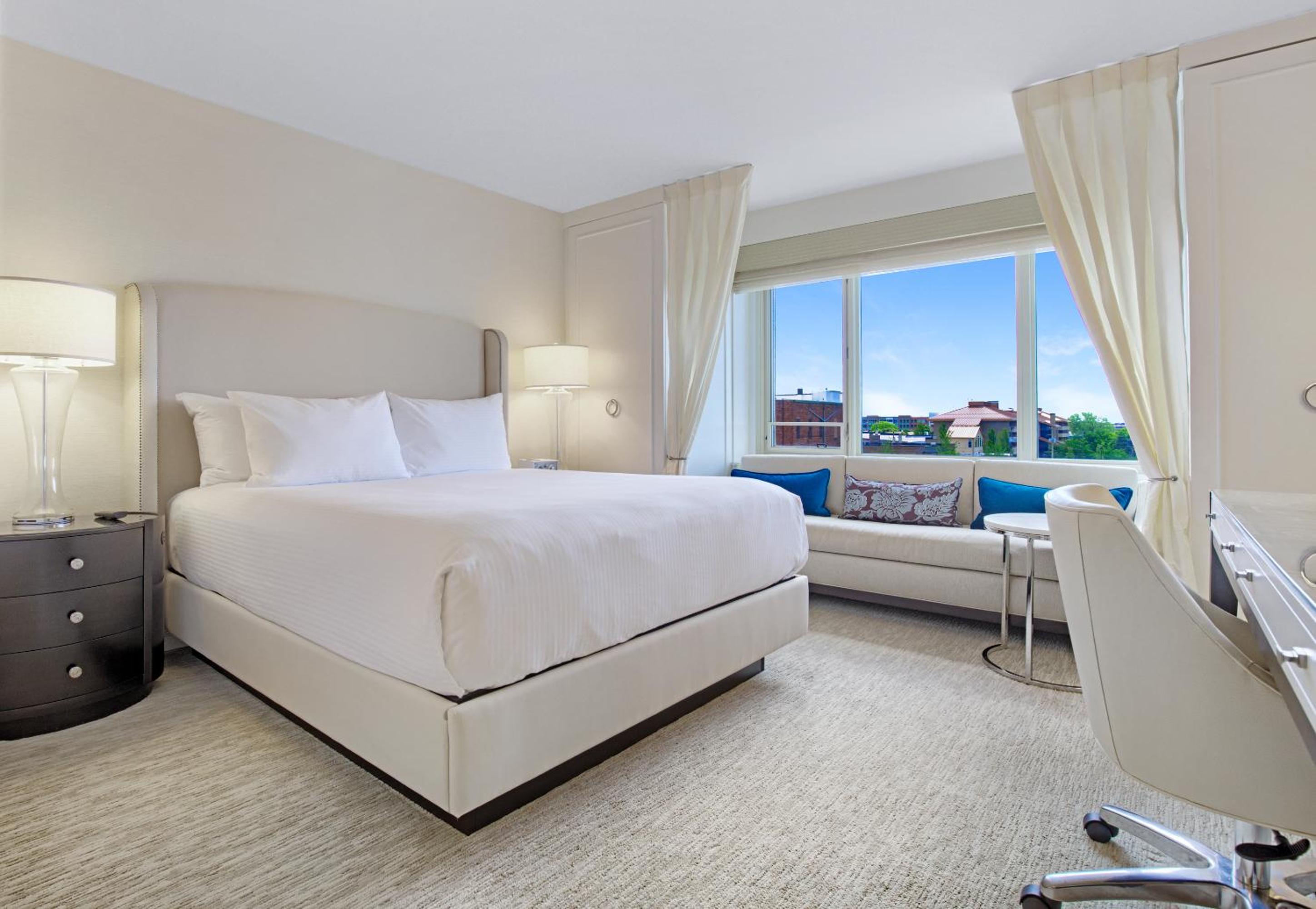 Deluxe Queen Room - Photo 1