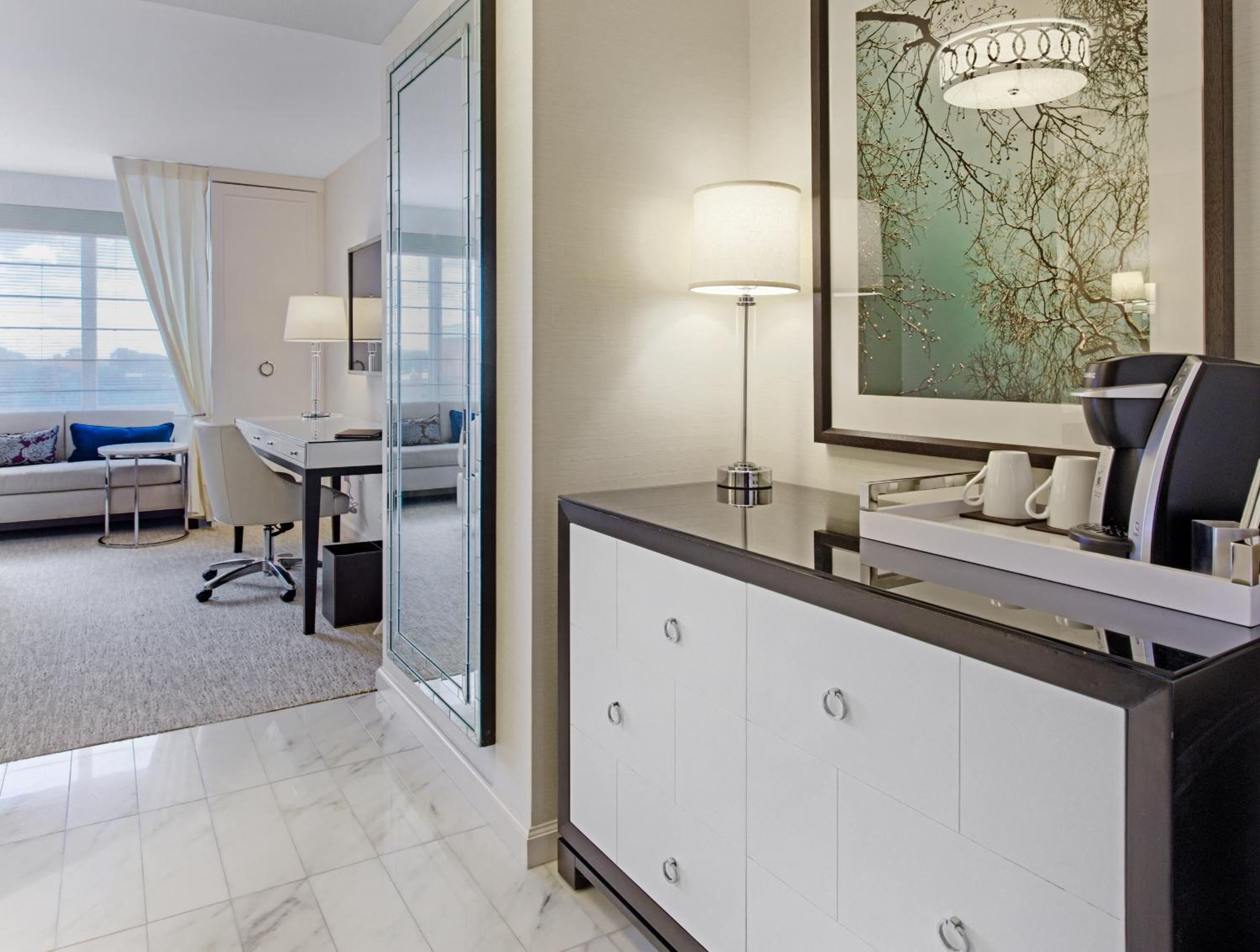 Deluxe Queen Room - Photo 3