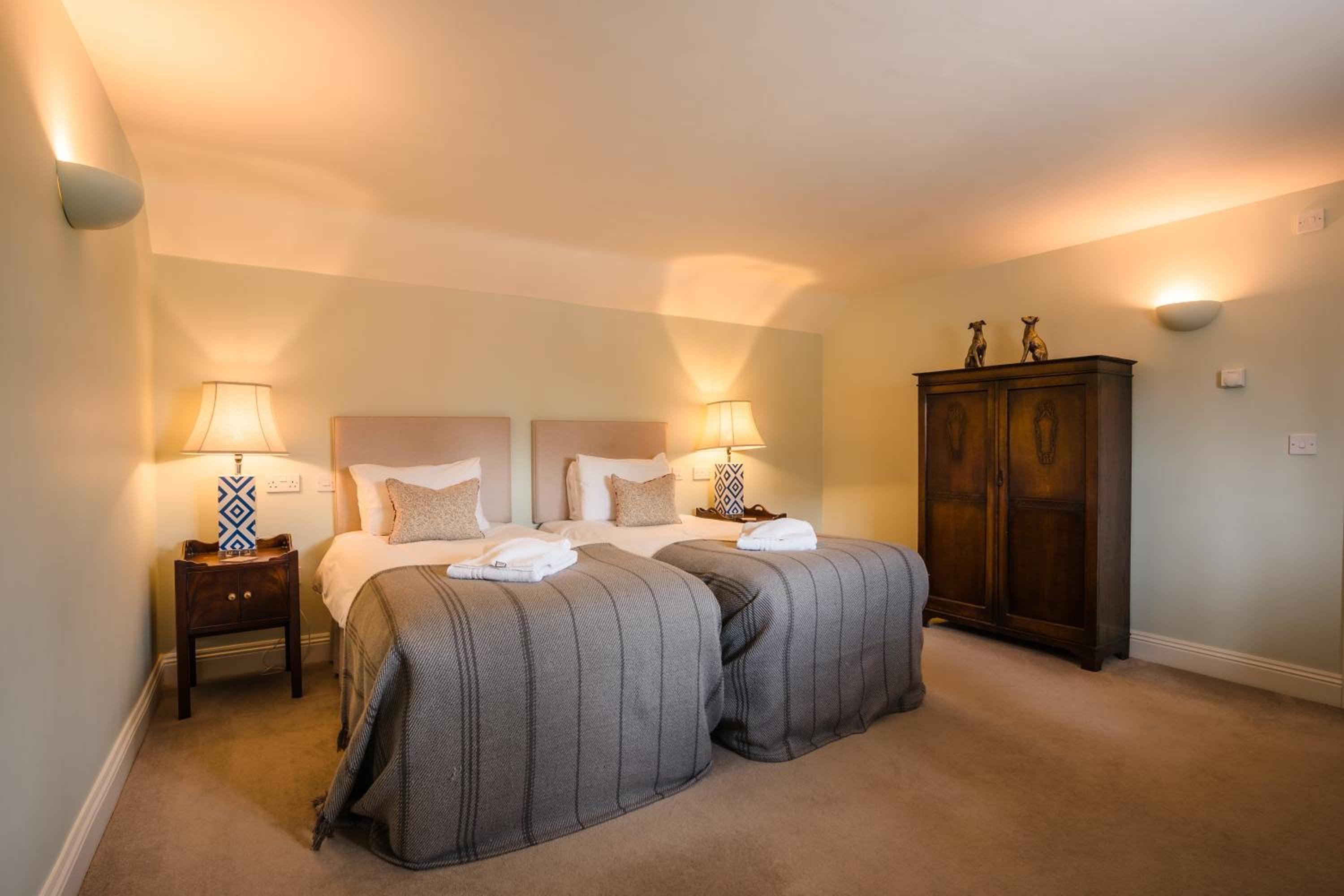 Superior Twin Room - Photo 1