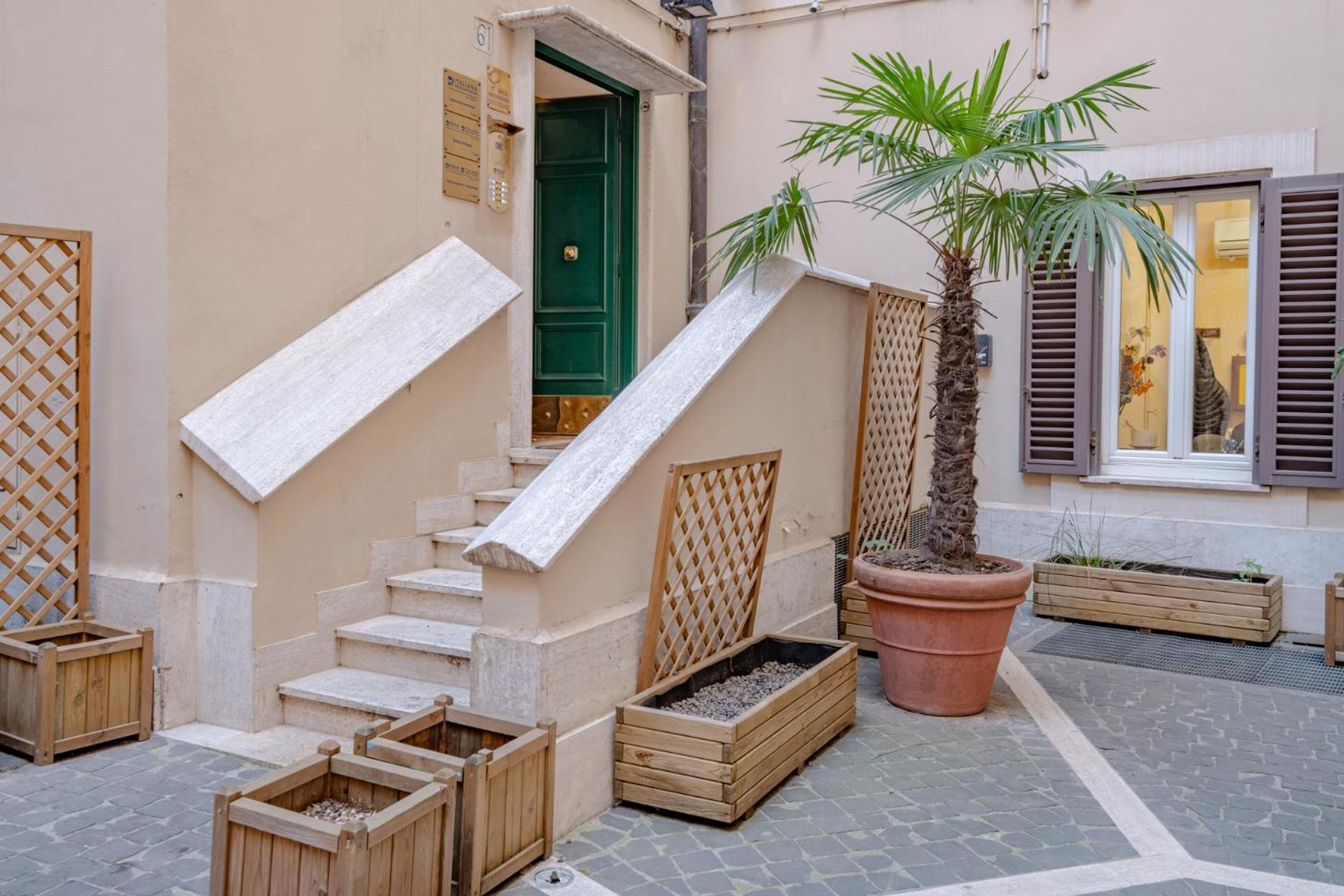 Apartment with Balcony photo 3