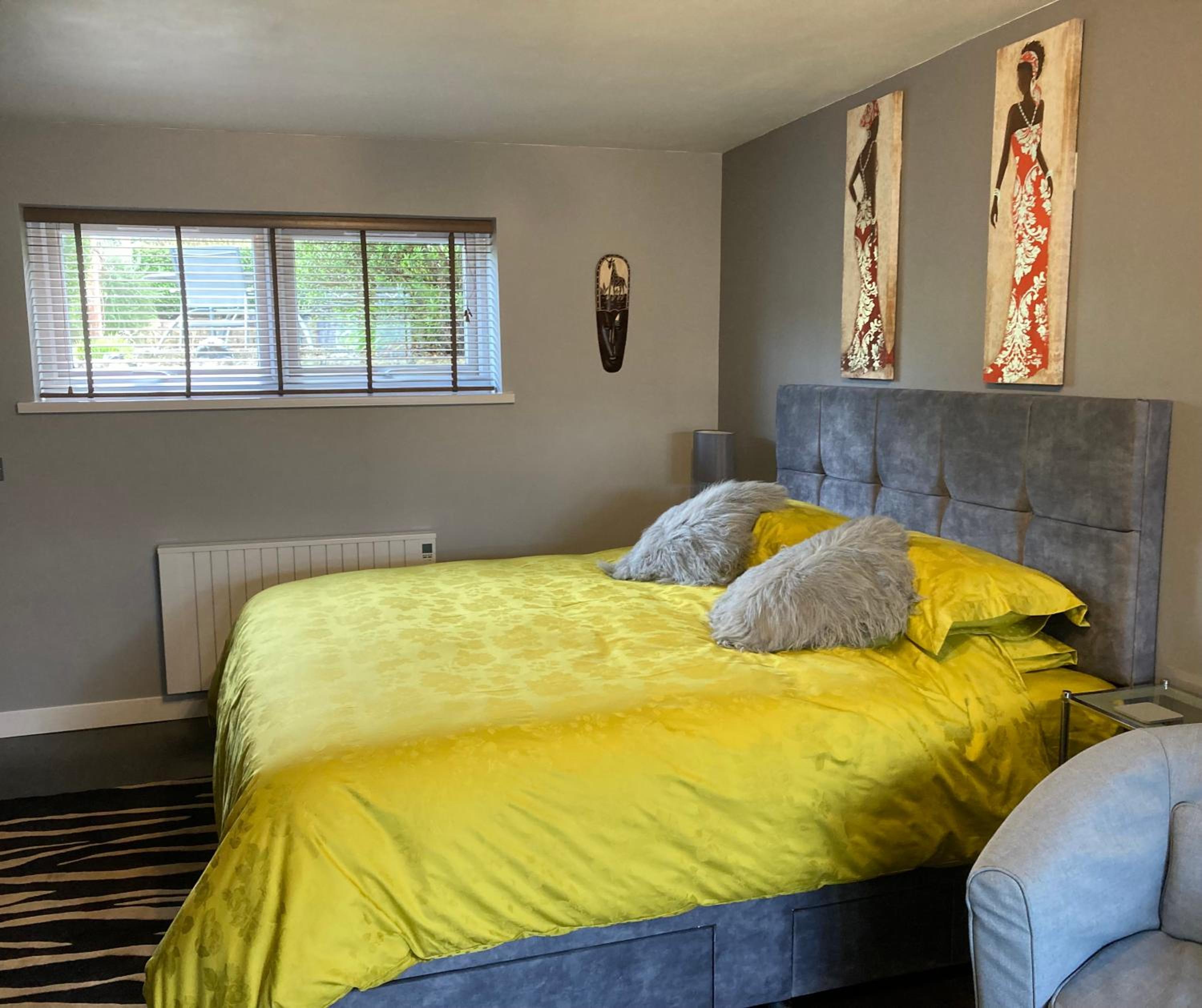 One-Bedroom Apartment photo 1