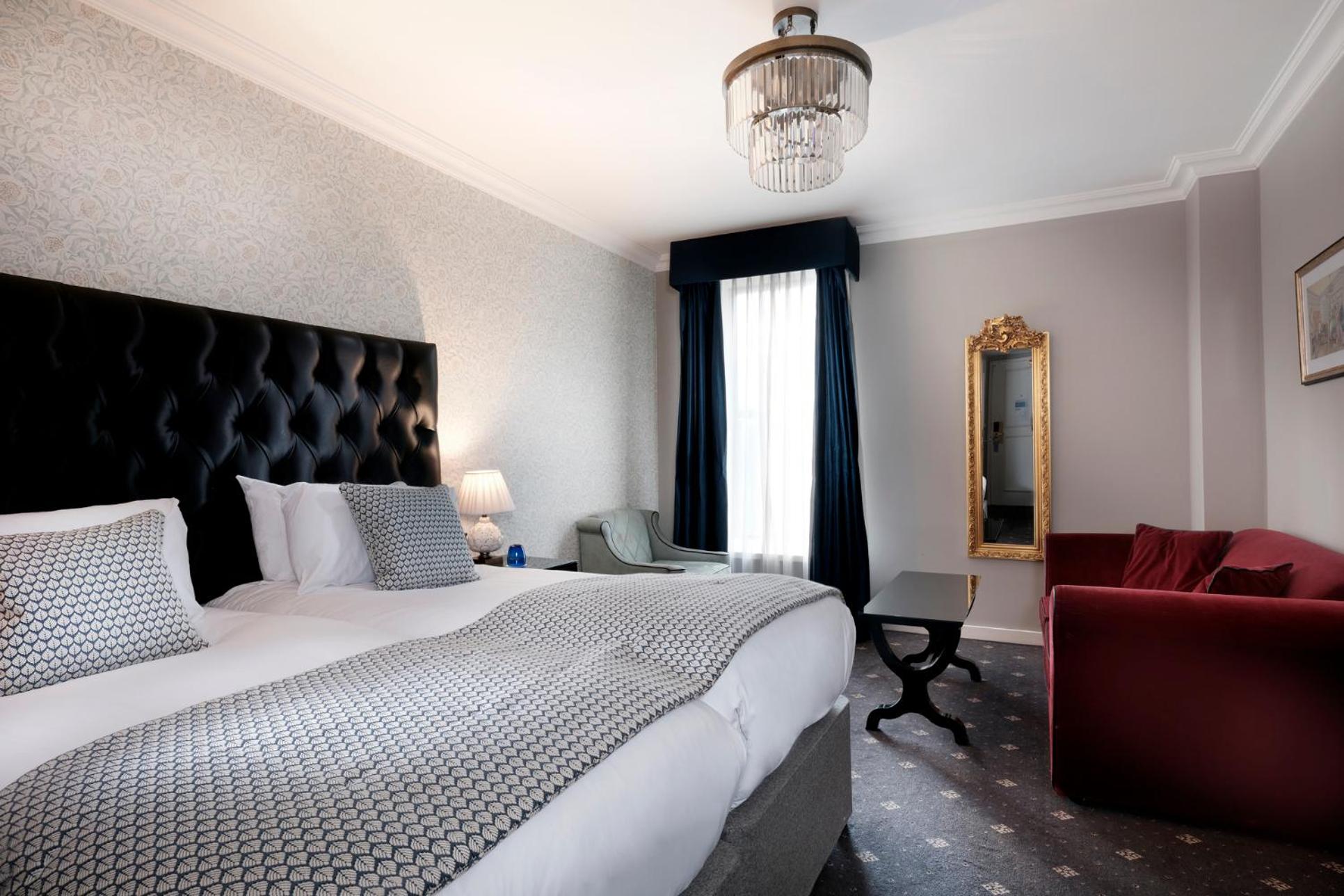 Deluxe Double Room with City View photo 2