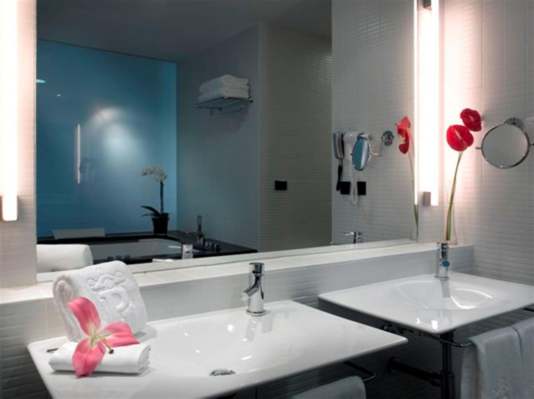 Standar Double Room (2 Adutls+1 Child) - Photo 8