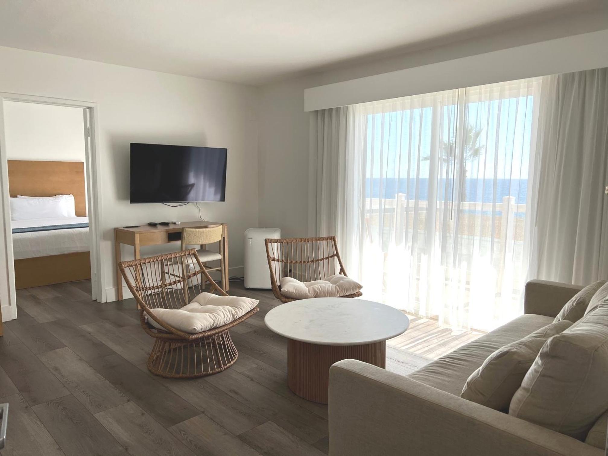 Suite with Sofa Sleeper - Ocean View  - Photo 2