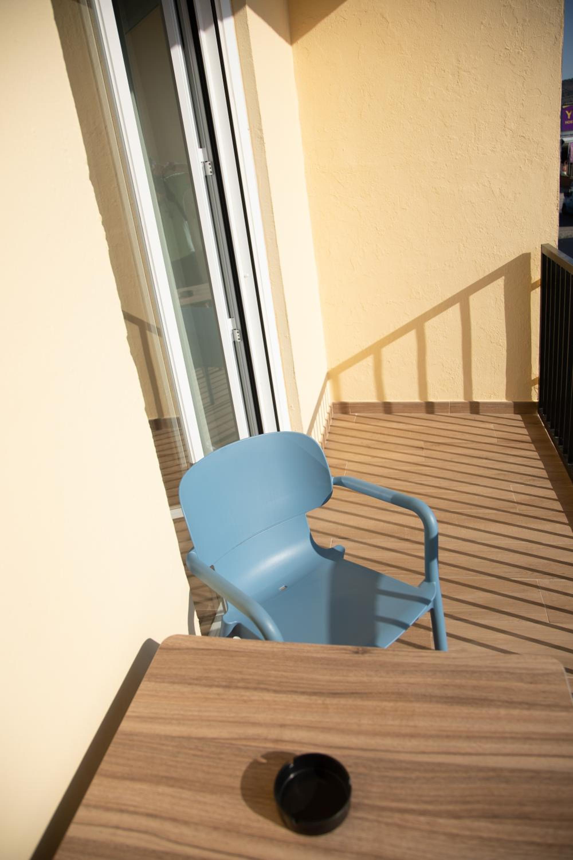 Deluxe Double Room with Balcony photo 3