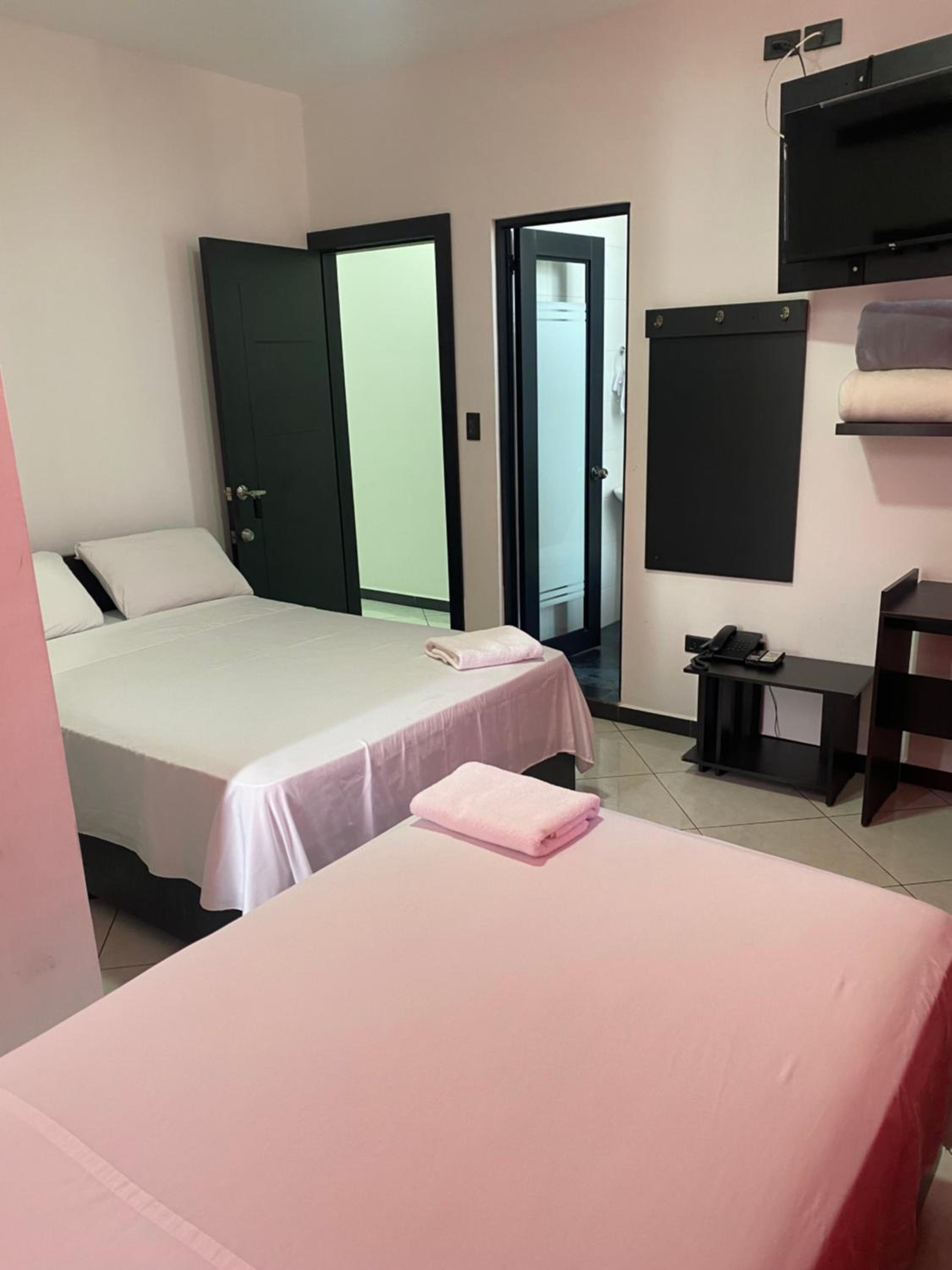 Deluxe Double Room (2 Adults + 1 Child)