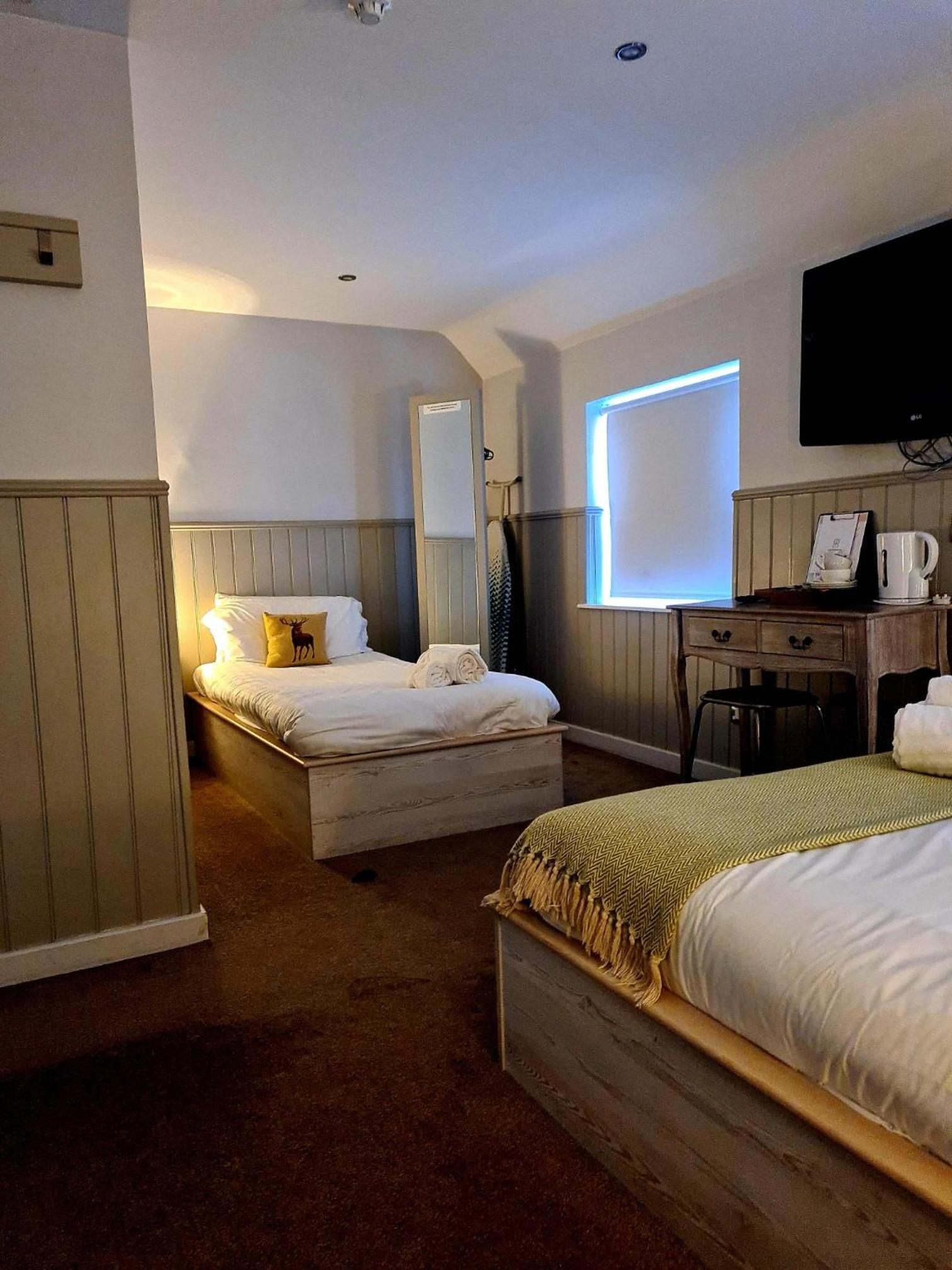 Twin Room - Photo 2