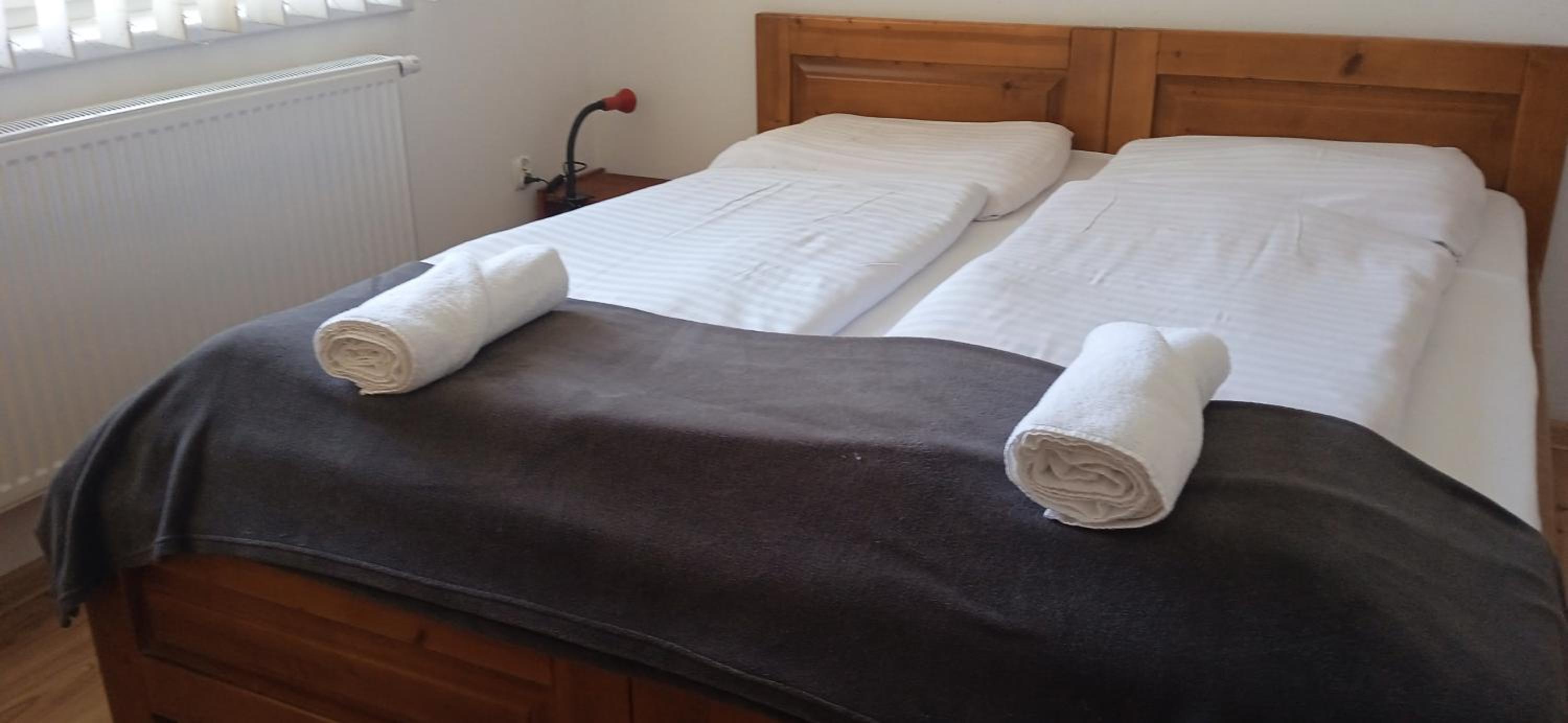 Double Room with Private Bathroom - Photo 4