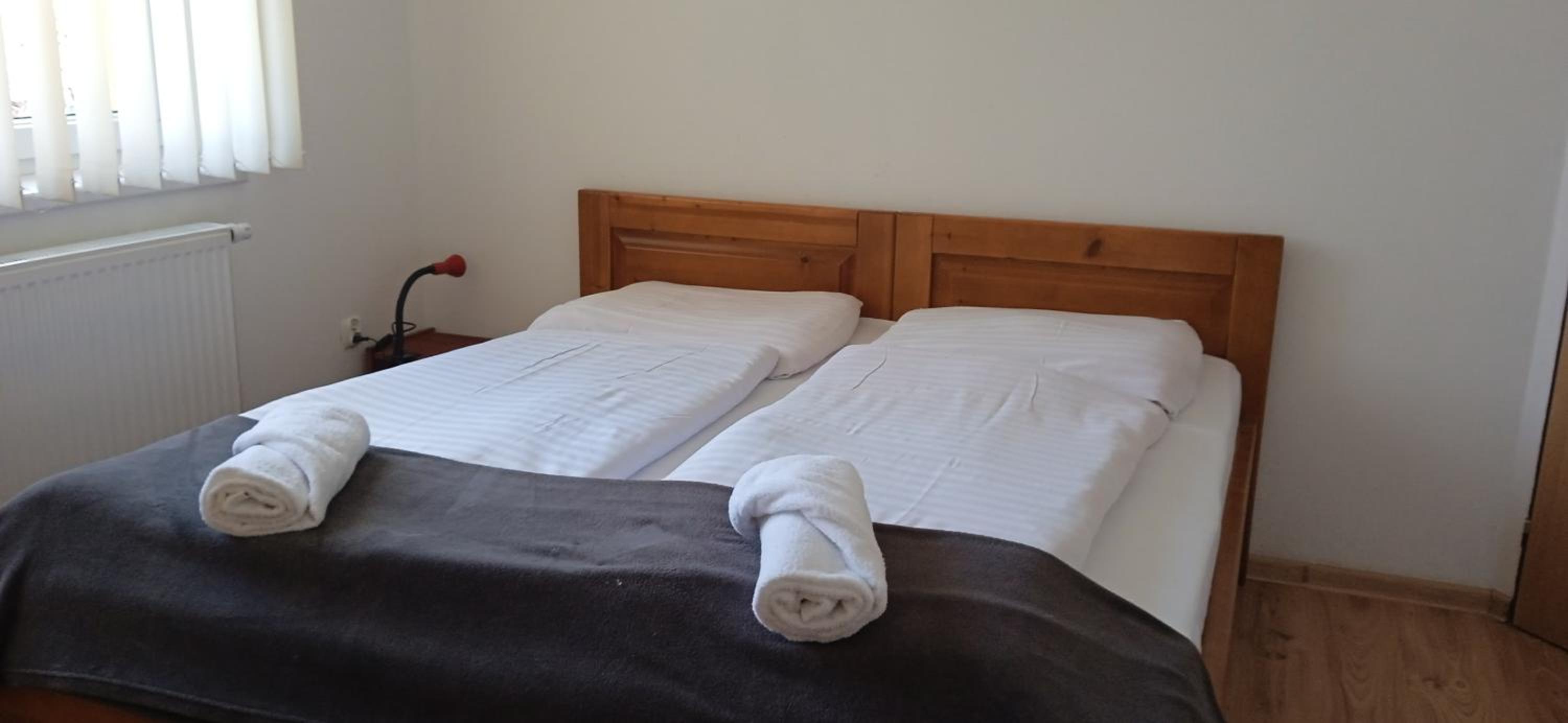 Double Room with Private Bathroom - Photo 2