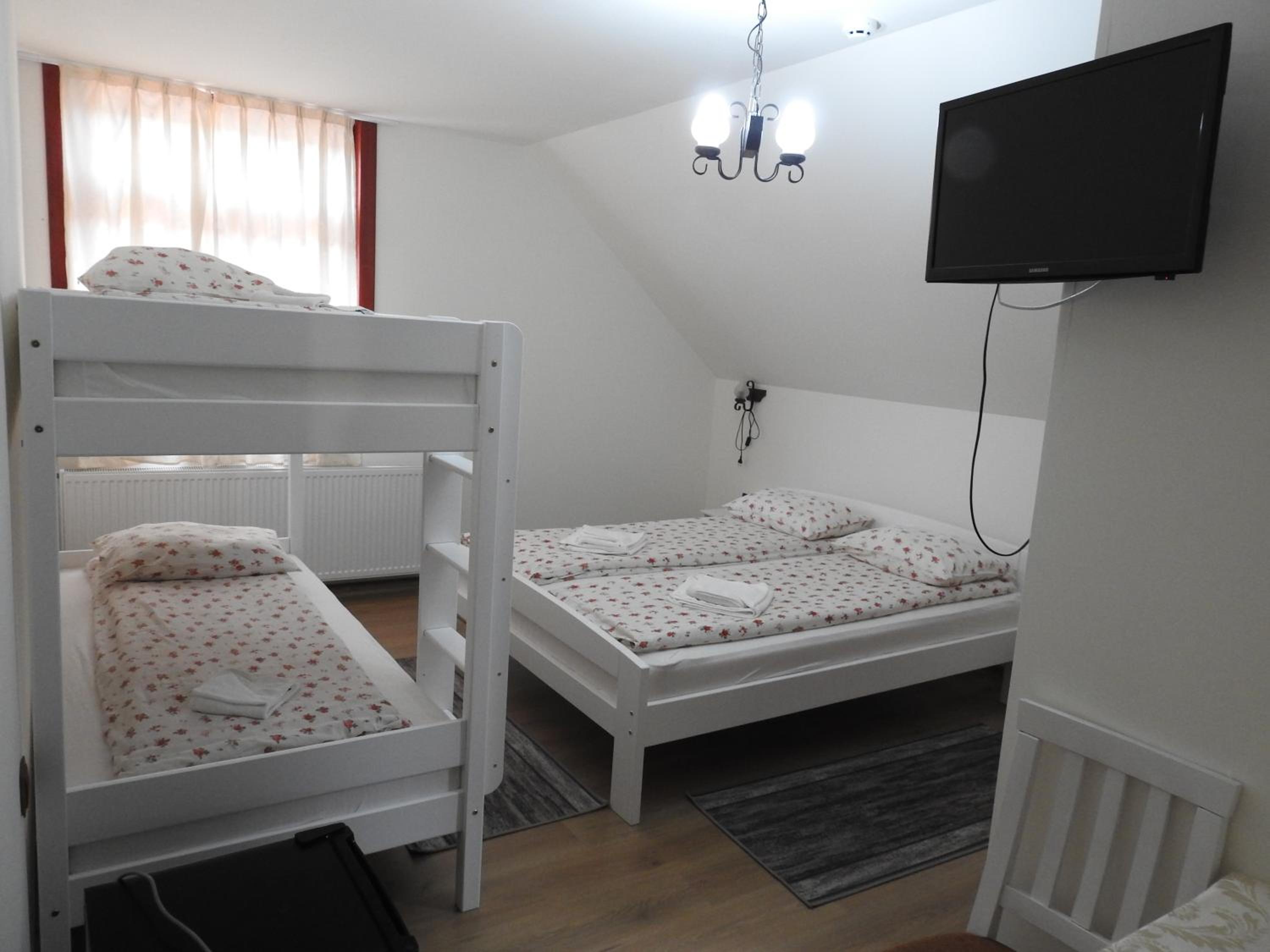 Quadruple Room with Private External Bathroom photo 3
