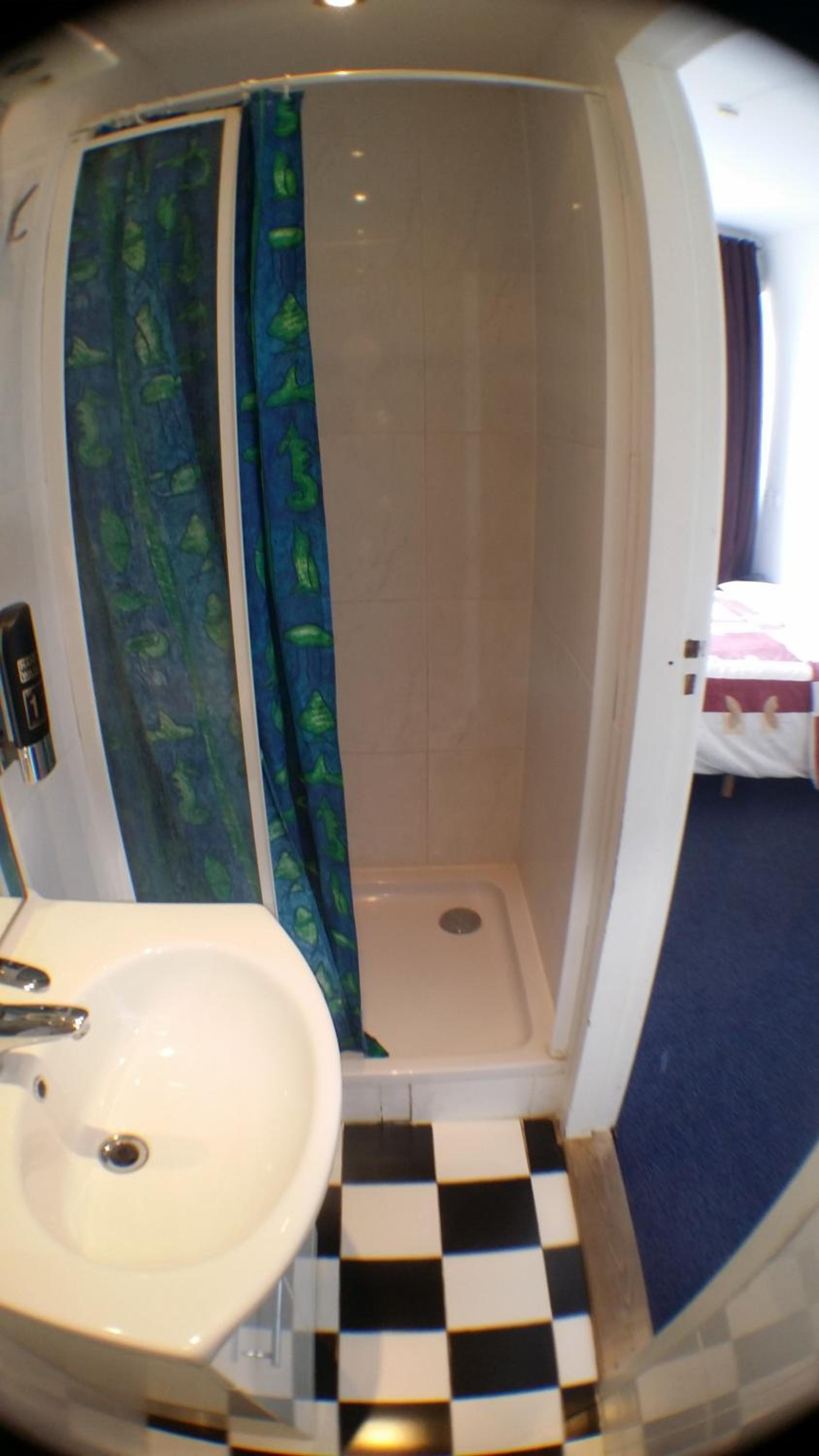 Standard Triple Room - Photo 27
