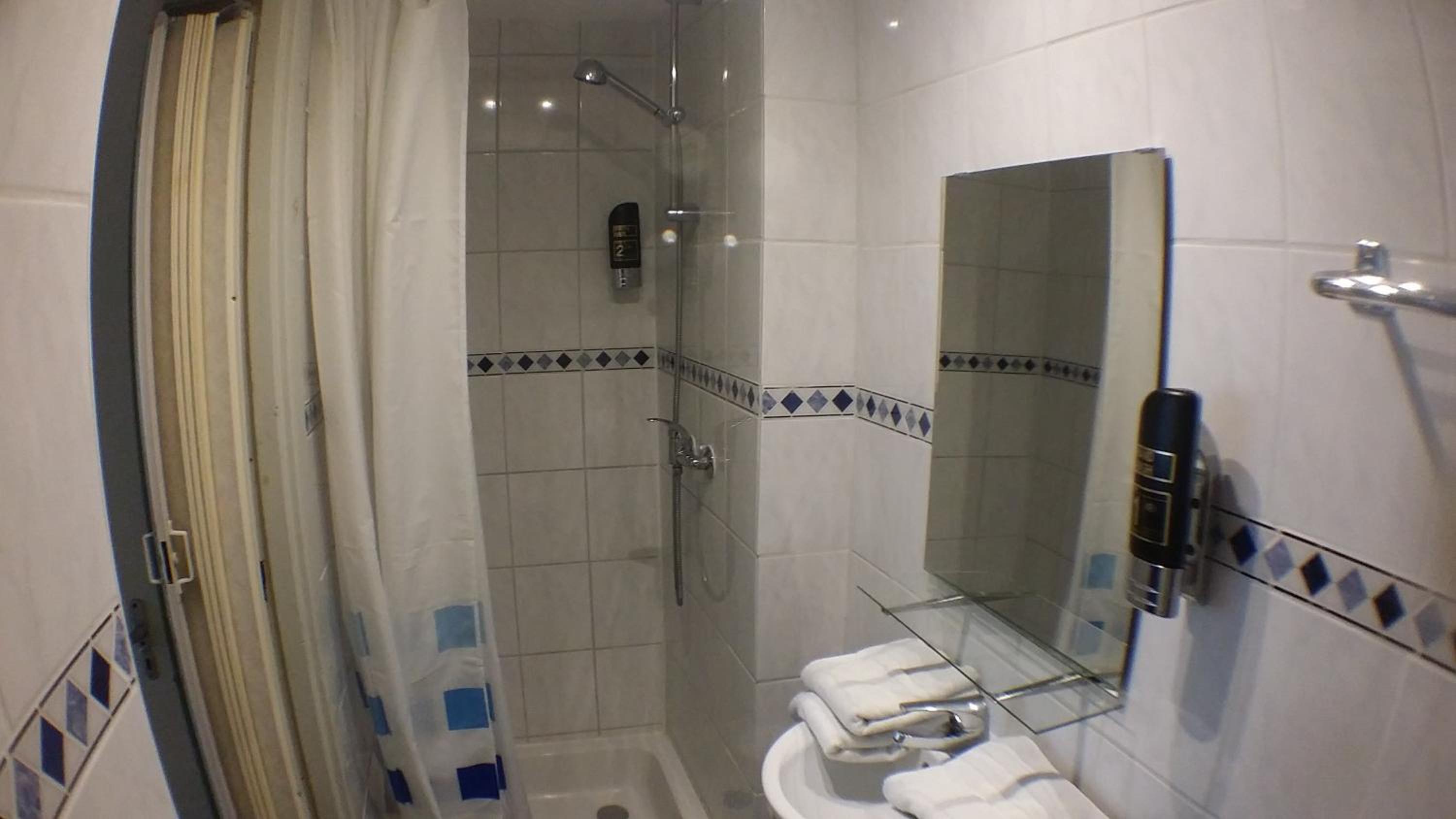 Budget Double Room - Photo 7