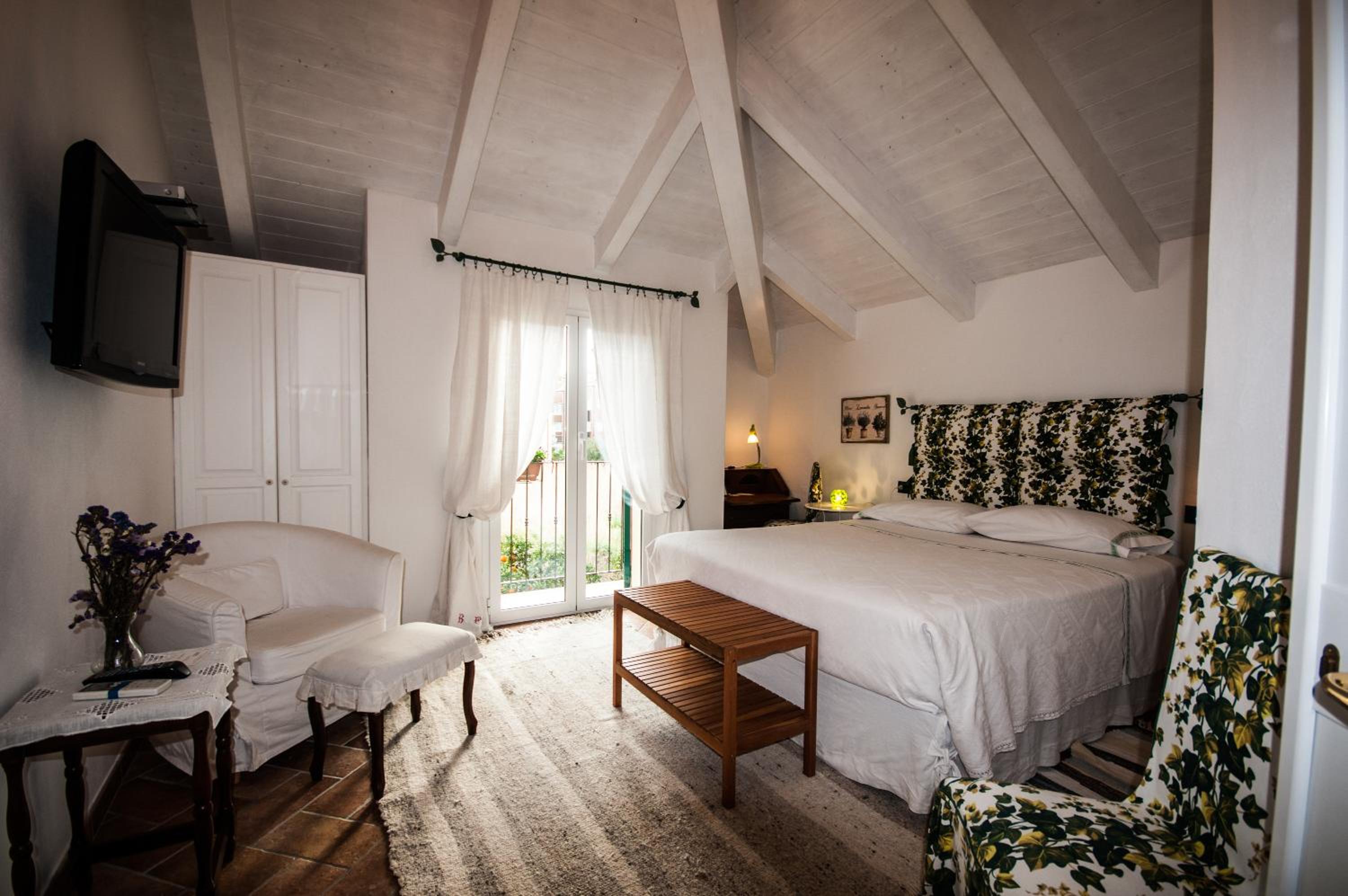 Double Room - Photo 2