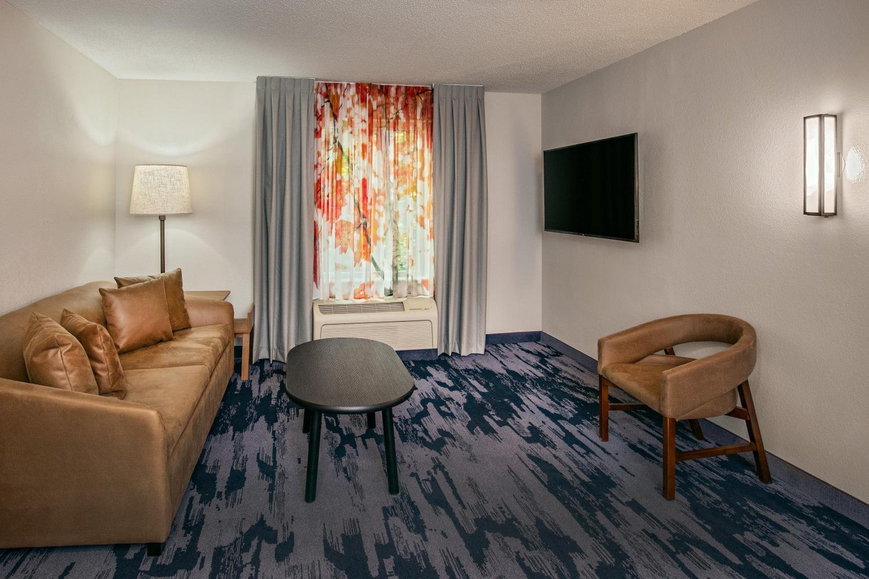 One-Bedroom King Suite - Photo 2