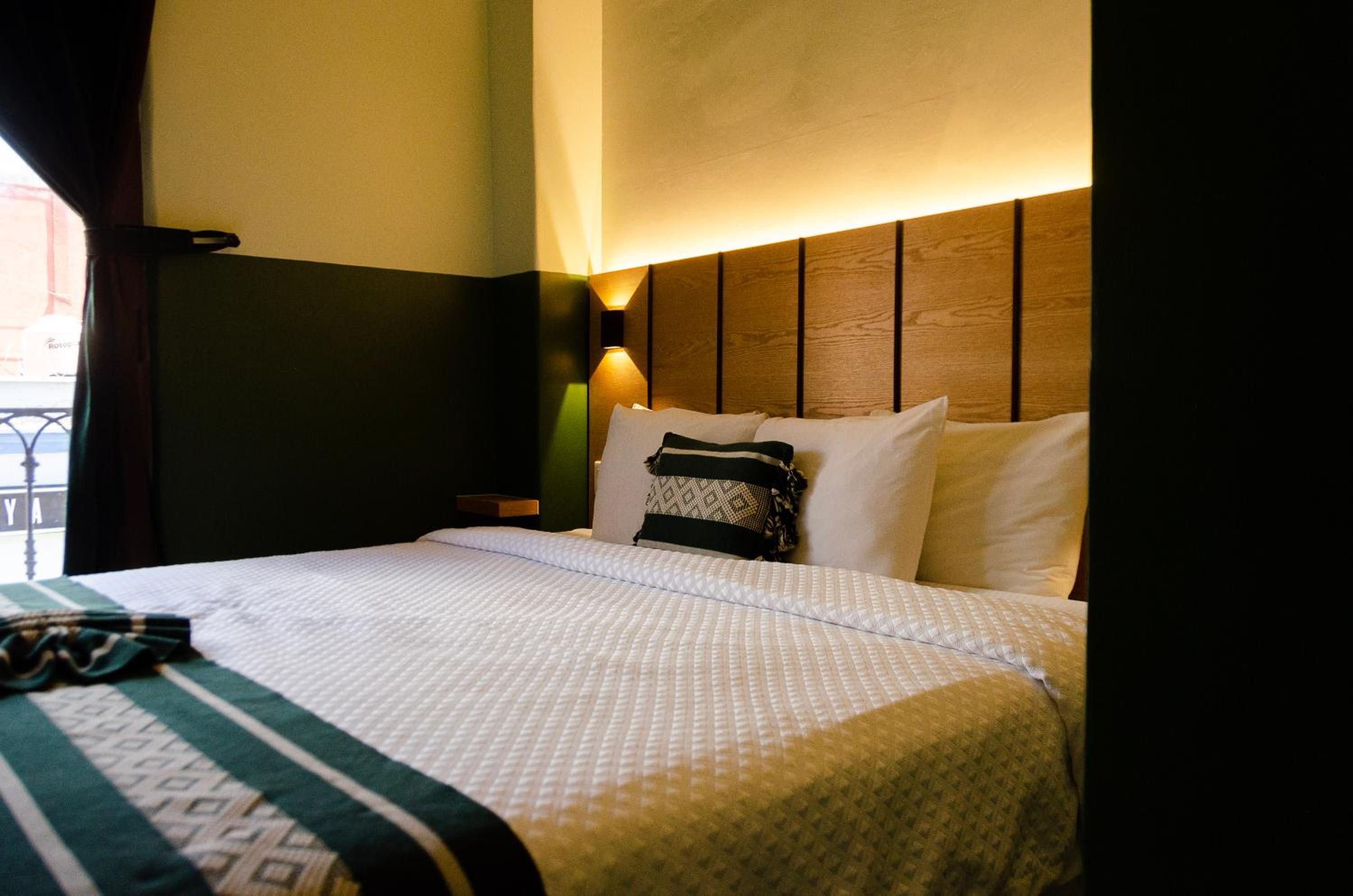 Deluxe Double Room with Balcony - Photo 6
