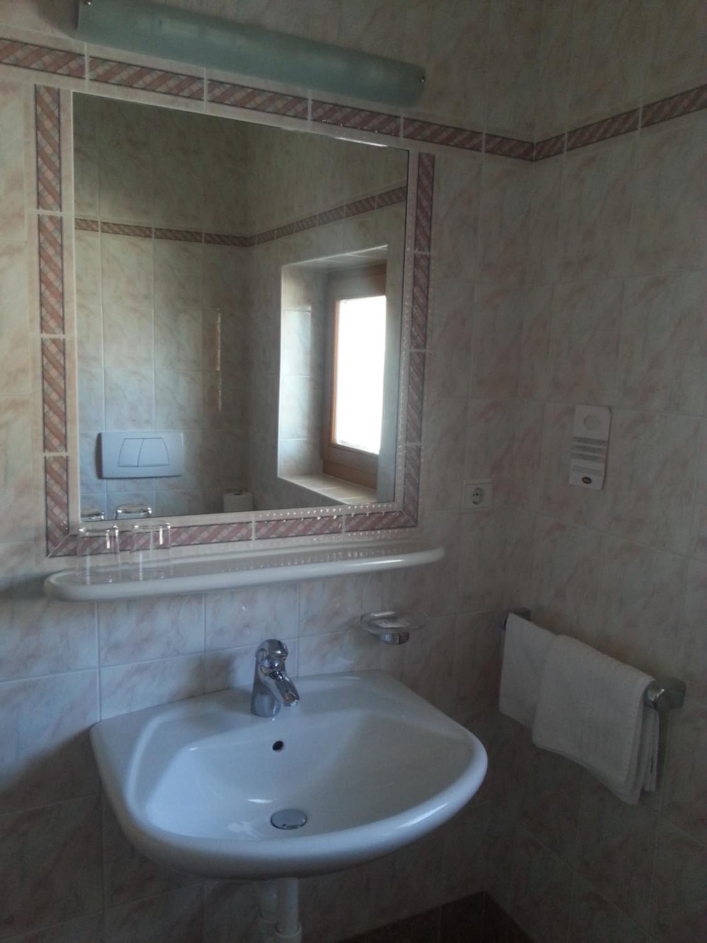 Double Room with Balcony - Photo 2