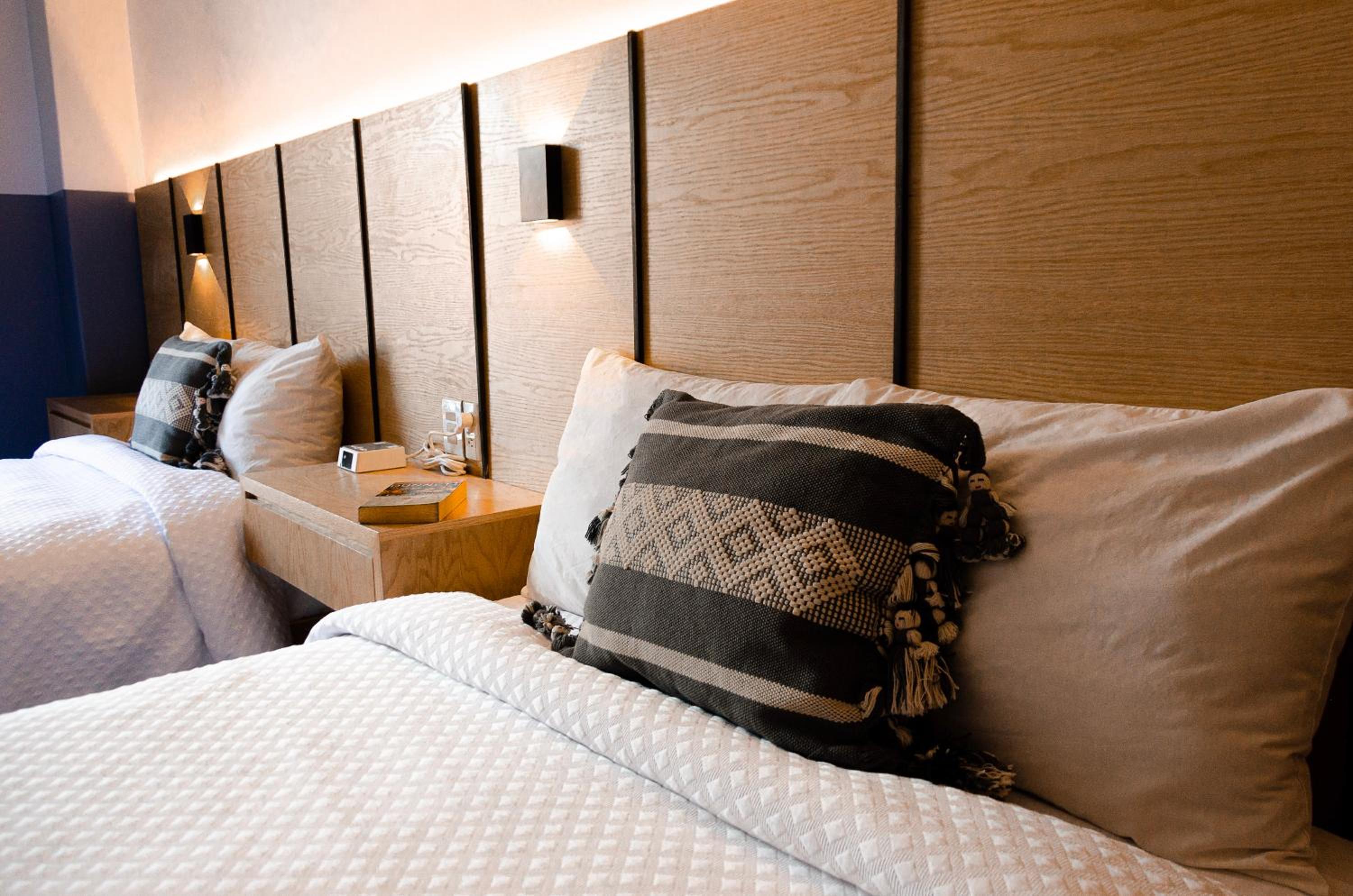 Deluxe Double Room with Balcony - Photo 5