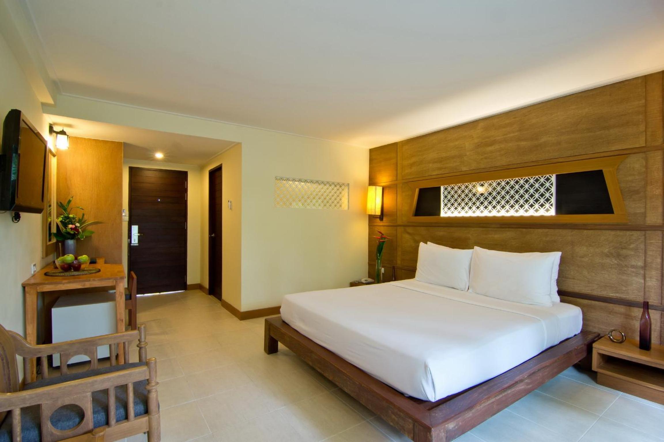 Superior Room - Pool View - Photo 6
