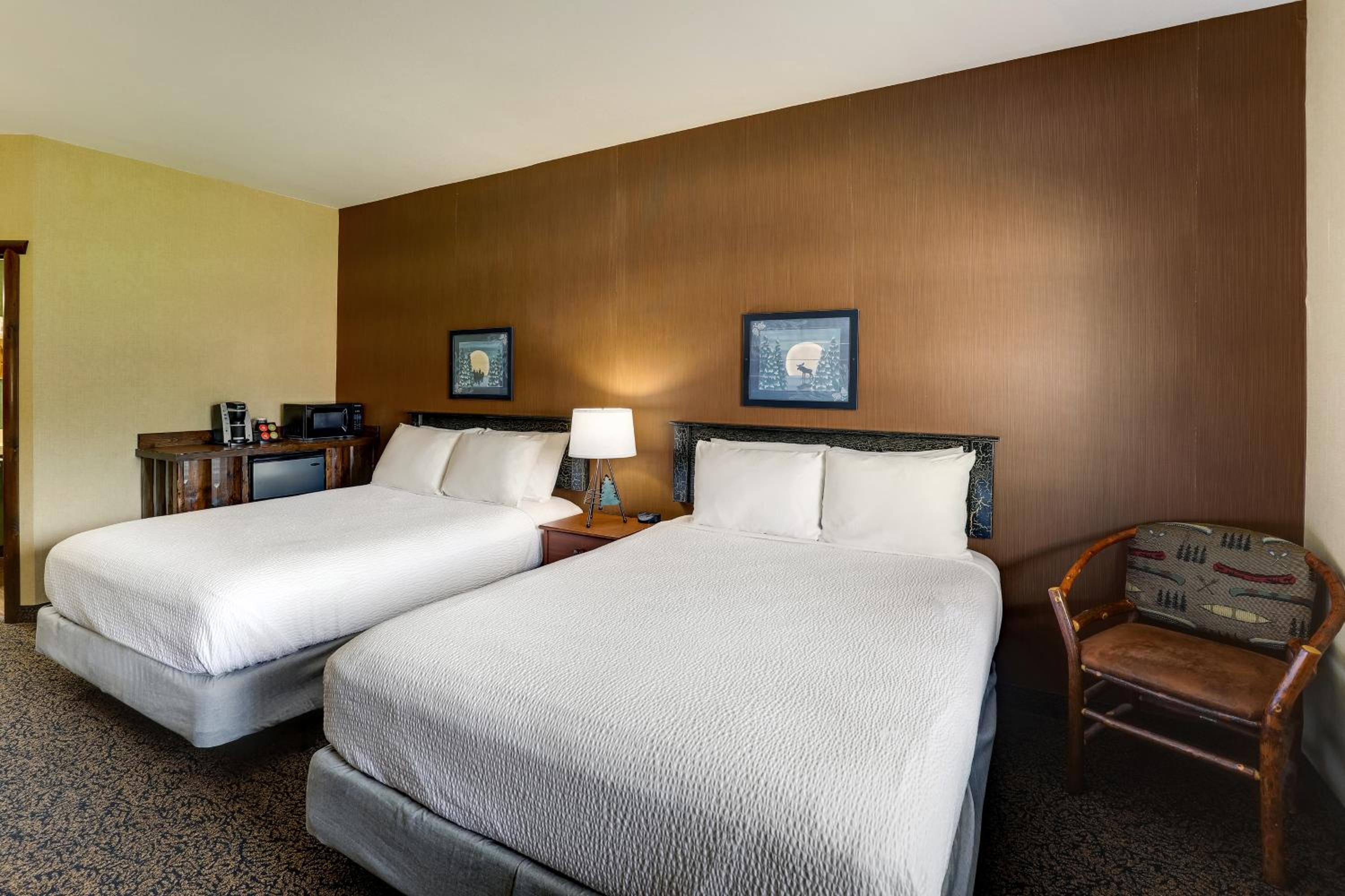 Deluxe Double Room with Two Double Beds - Photo 4