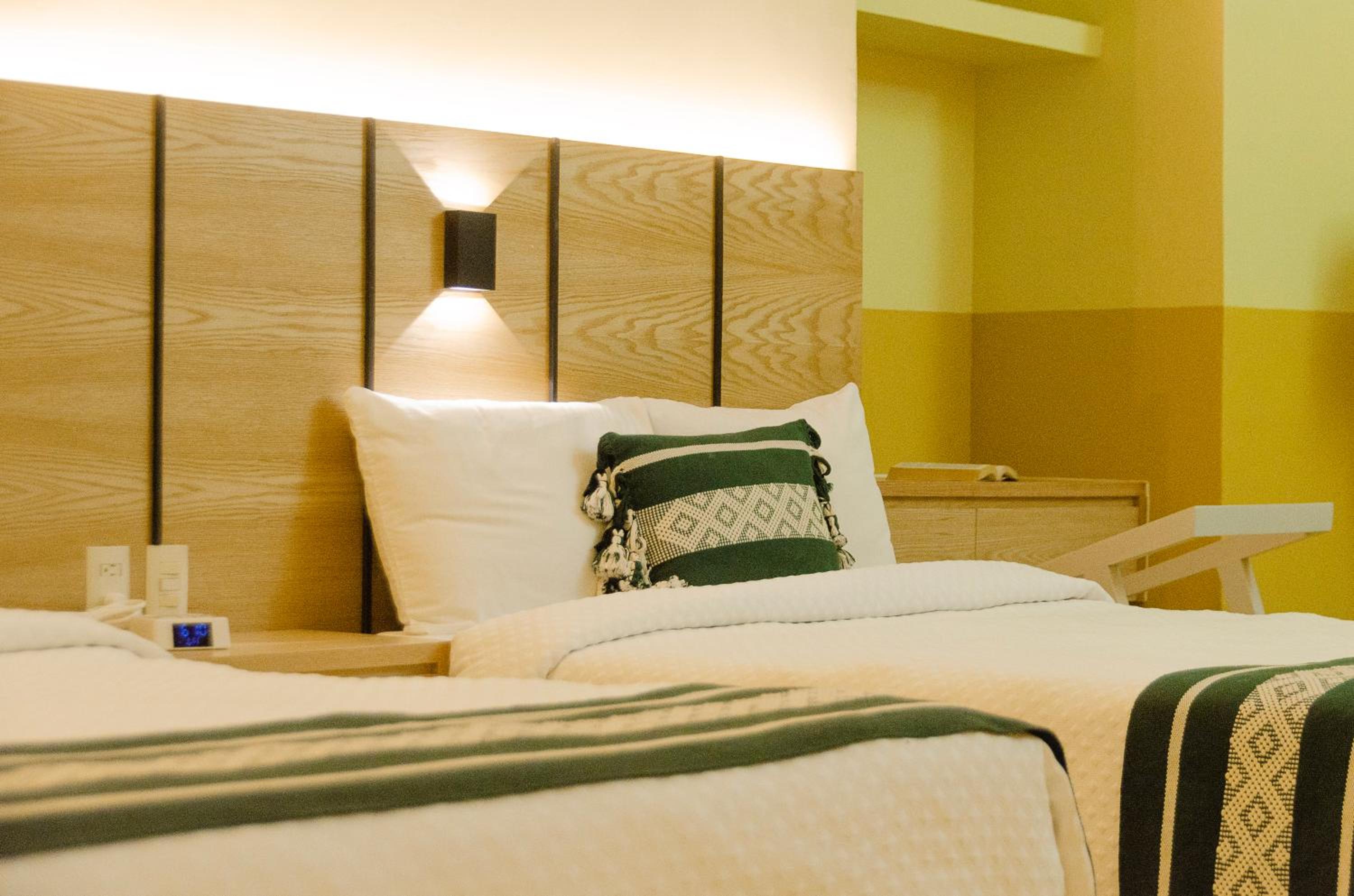 Deluxe Double Room with Balcony - Photo 15