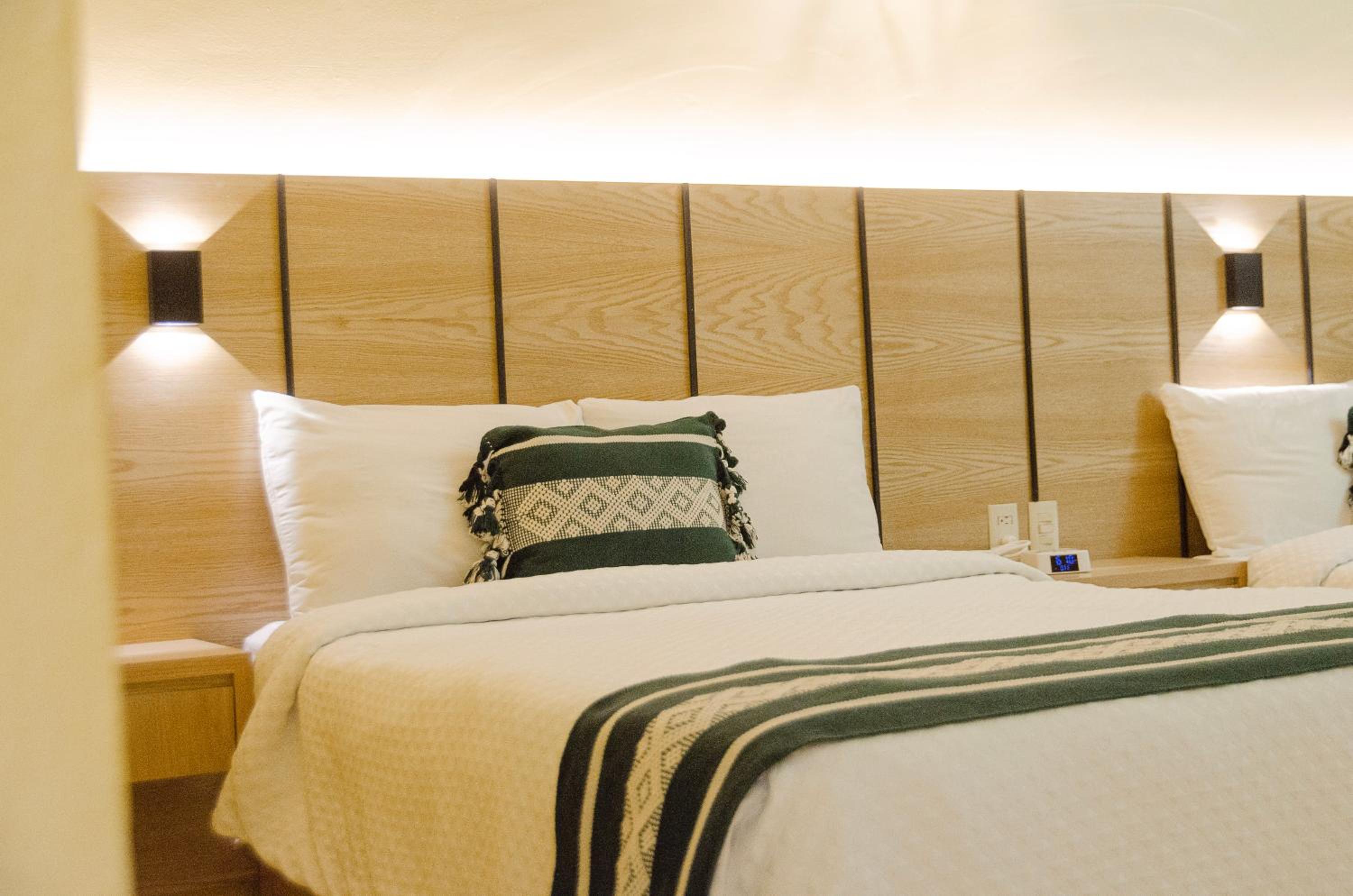 Deluxe Double Room with Balcony - Photo 16