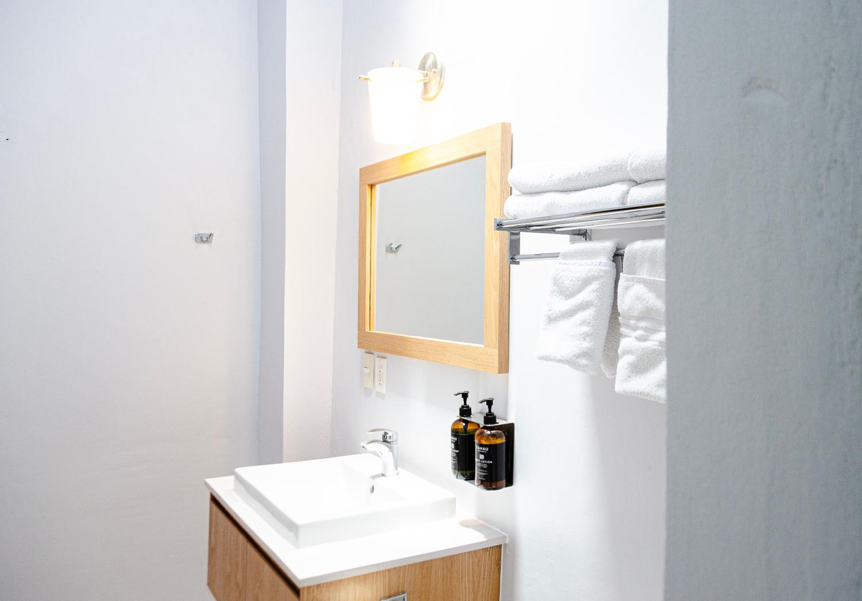 Deluxe Double Room with Balcony - Photo 18