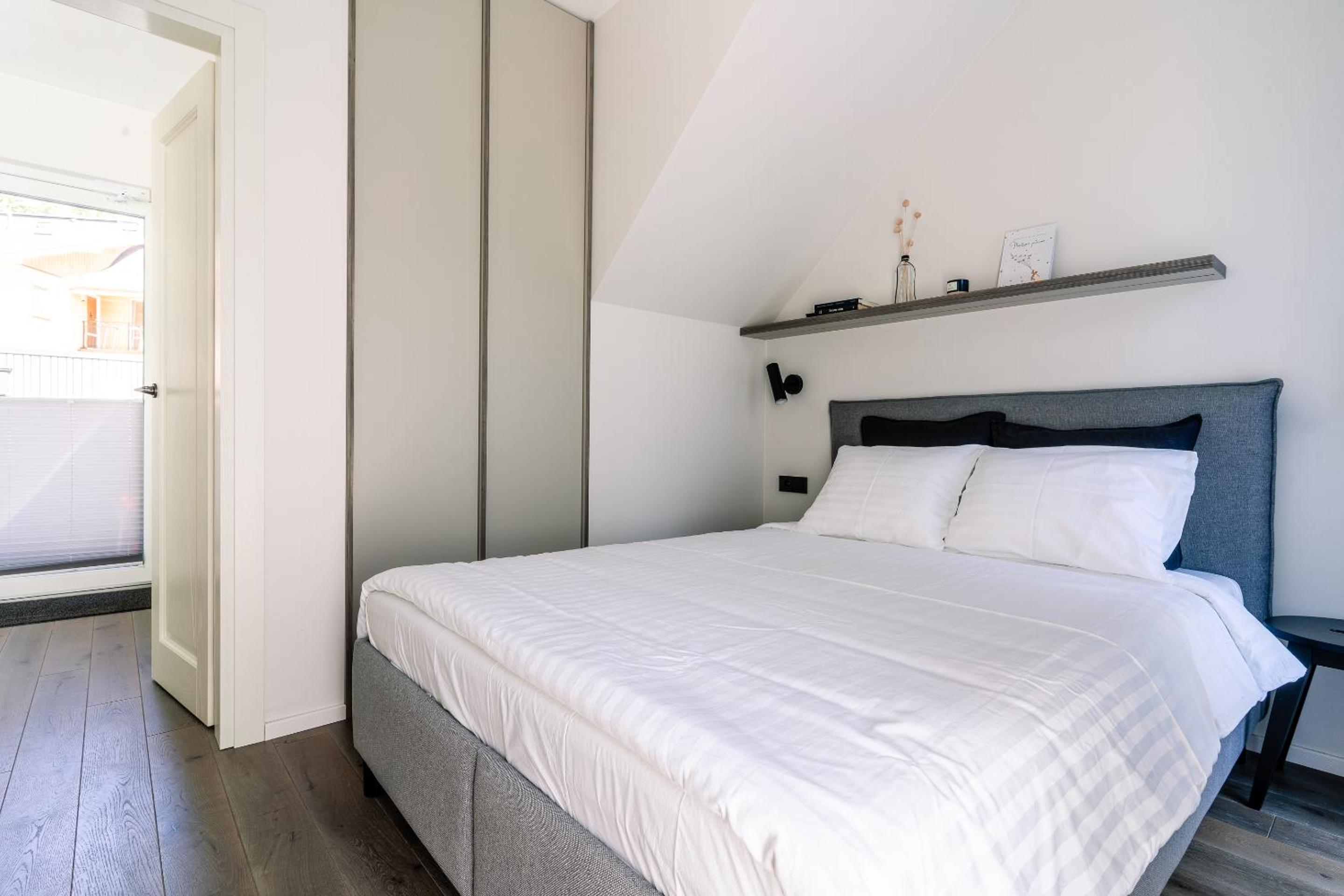 Apartment with Terrace - Photo 5
