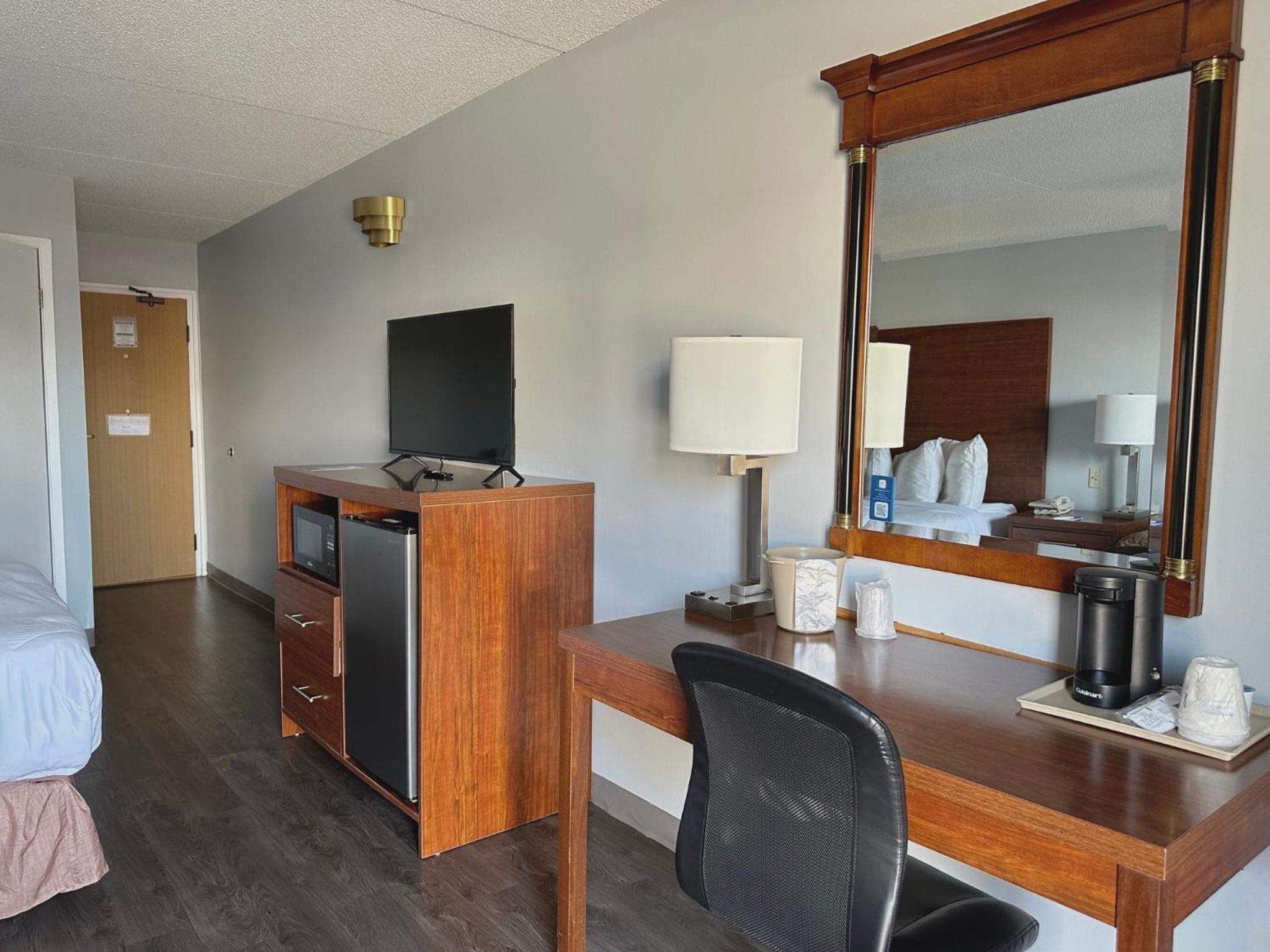 Queen Room - Mobility Access/Non-Smoking - Photo 4
