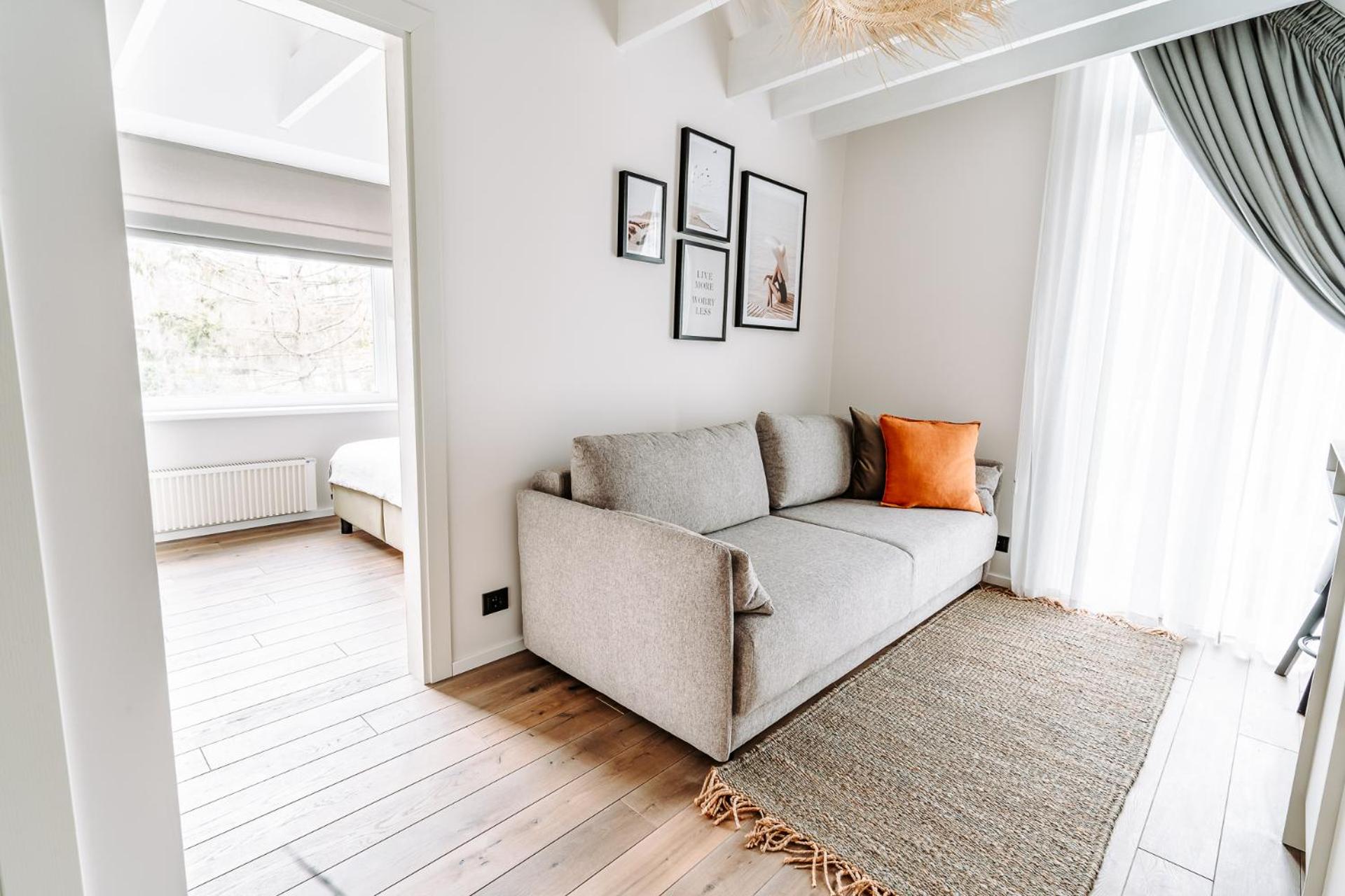 One-Bedroom Apartment - Photo 6
