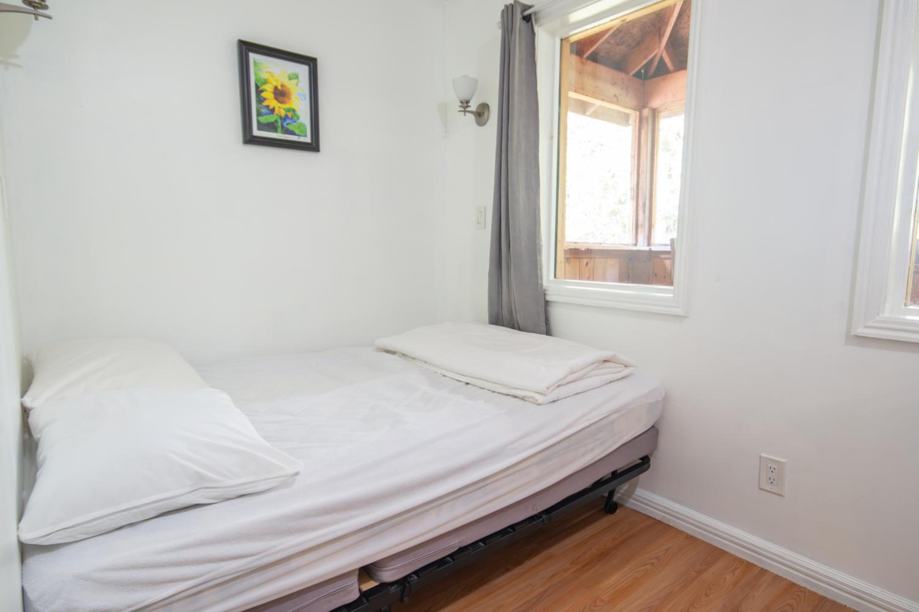 Two-Bedroom Cottage photo 2