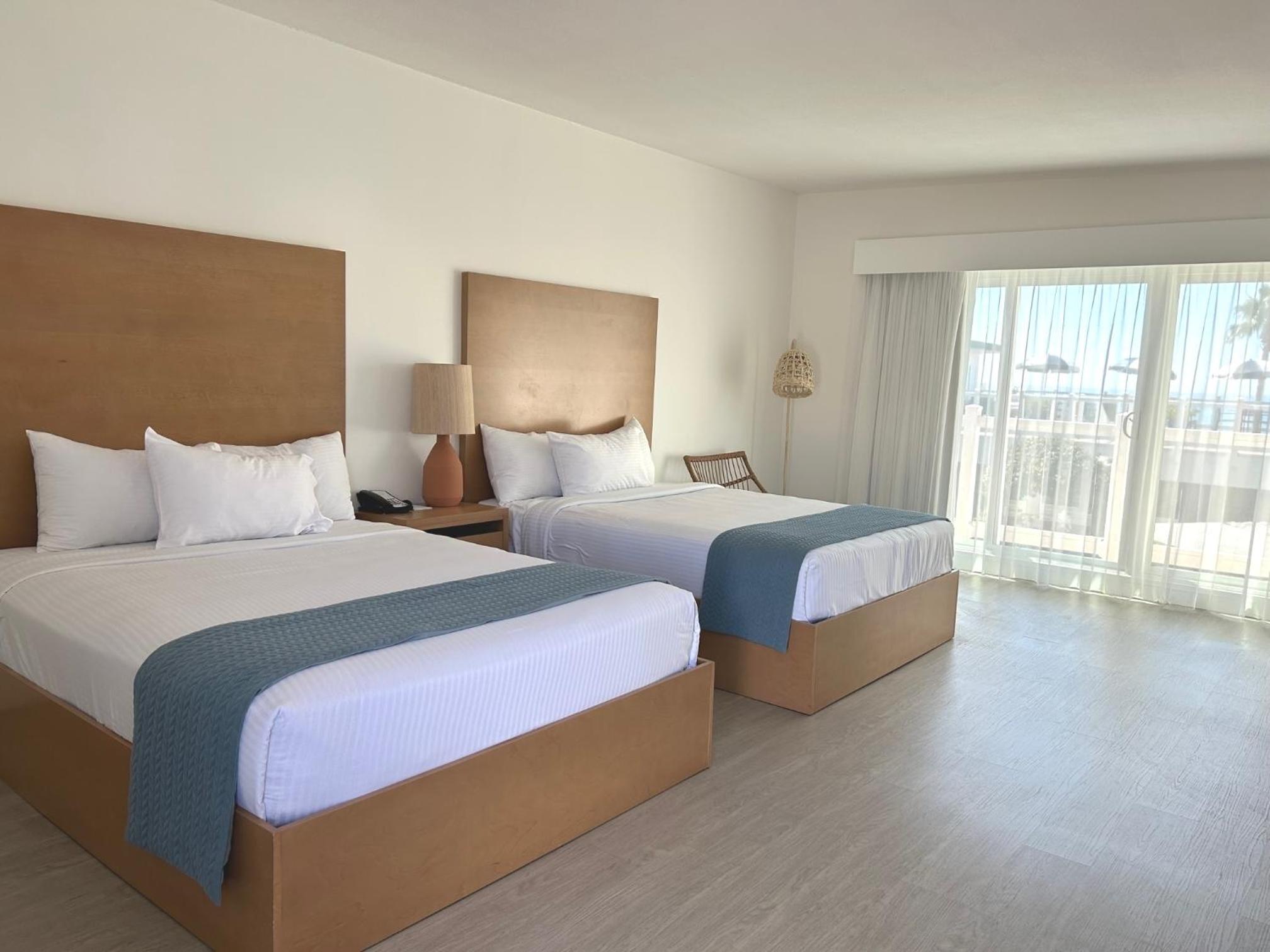 Queen Room with Two Queen Beds - Ocean View - Photo 1