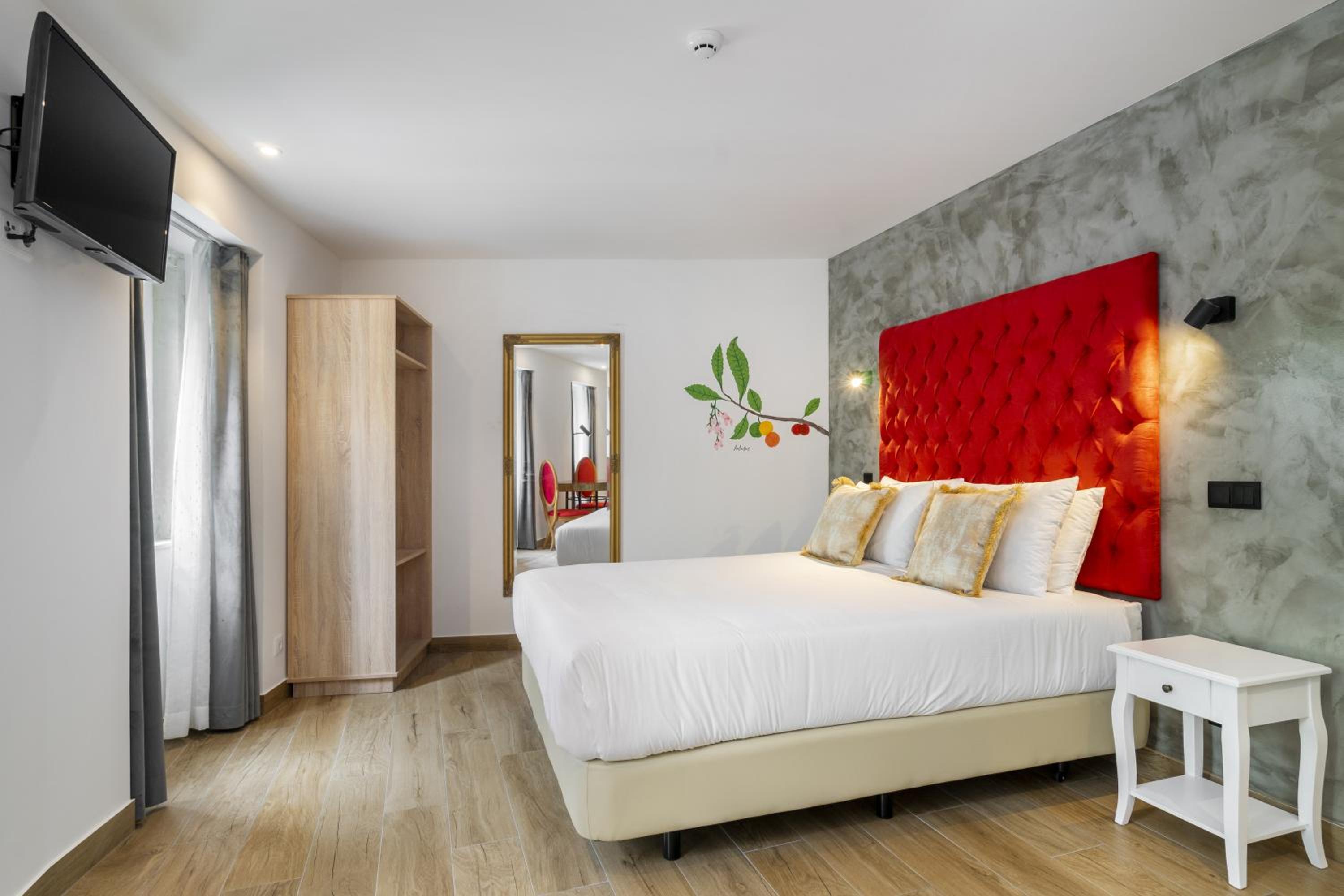 Suite with City View - Photo 6