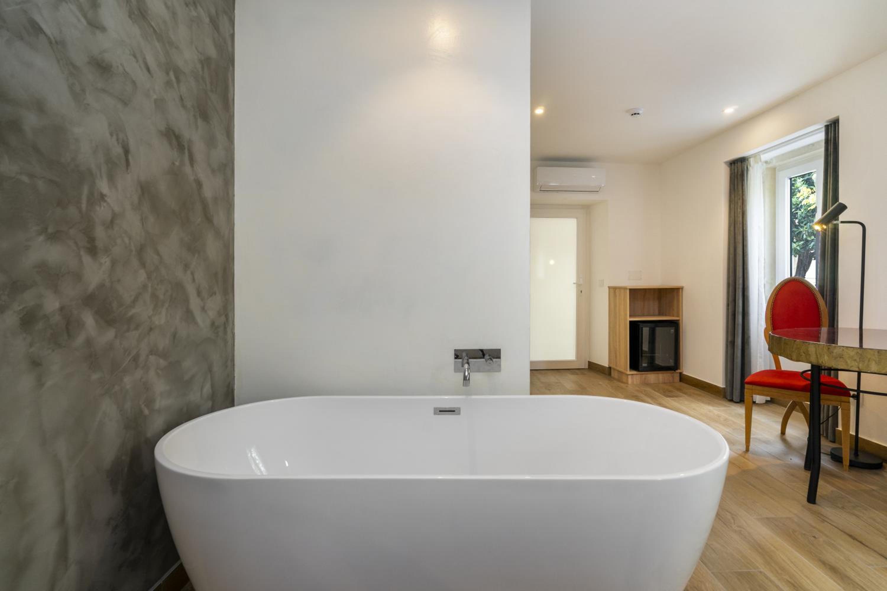 Suite with City View - Photo 4
