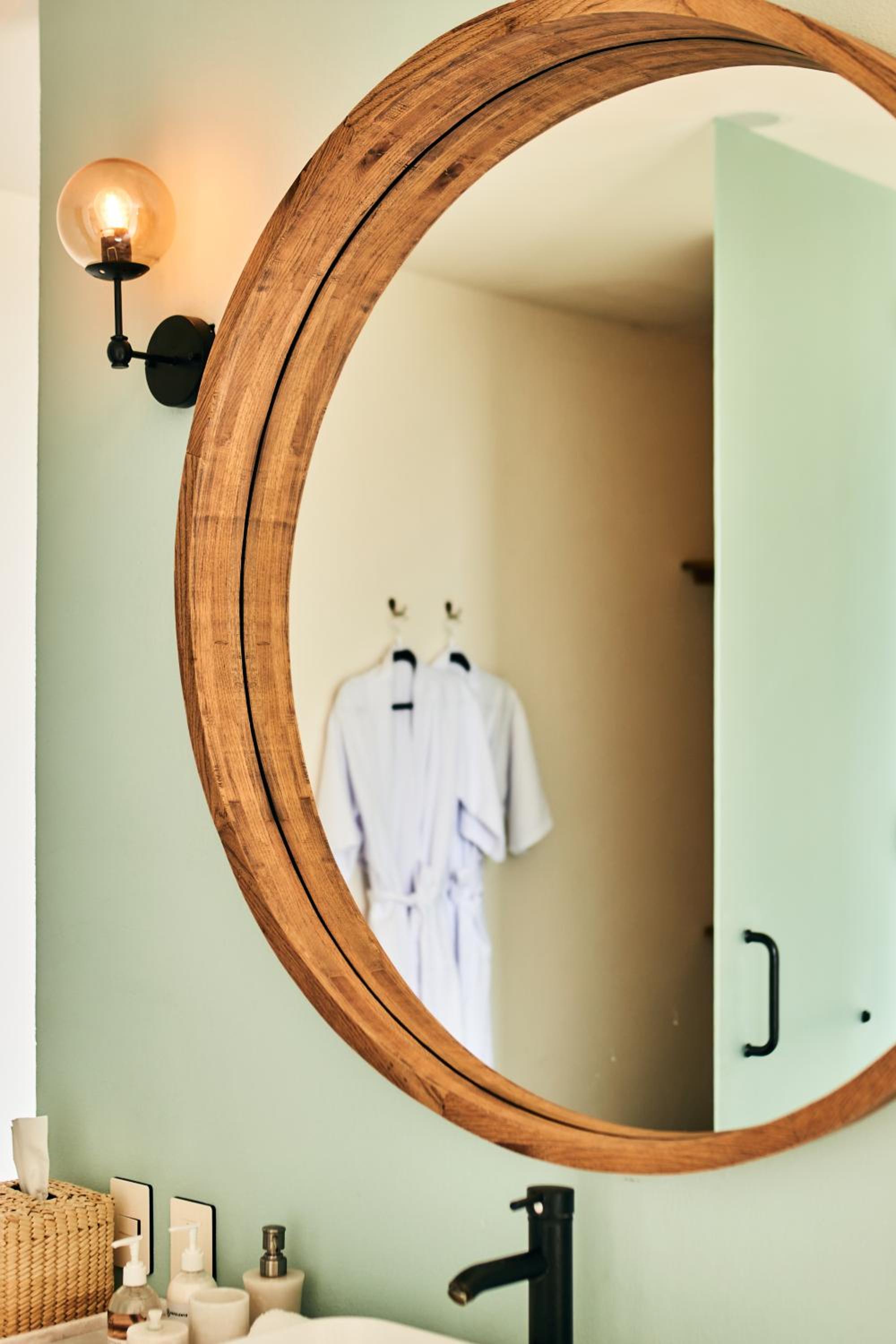 Deluxe Double Room with Side Sea View - Photo 5