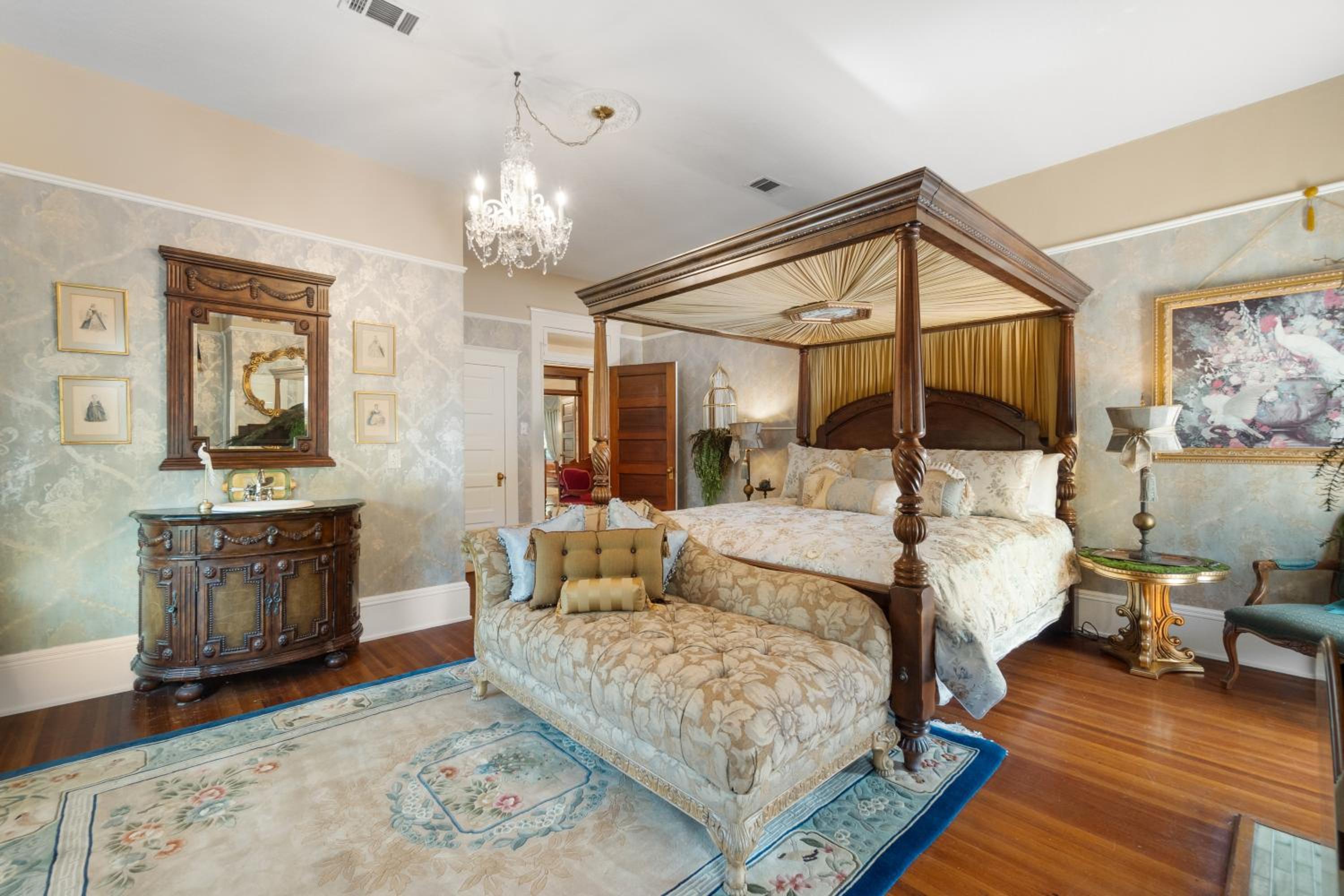 Deluxe King Room - Photo 2