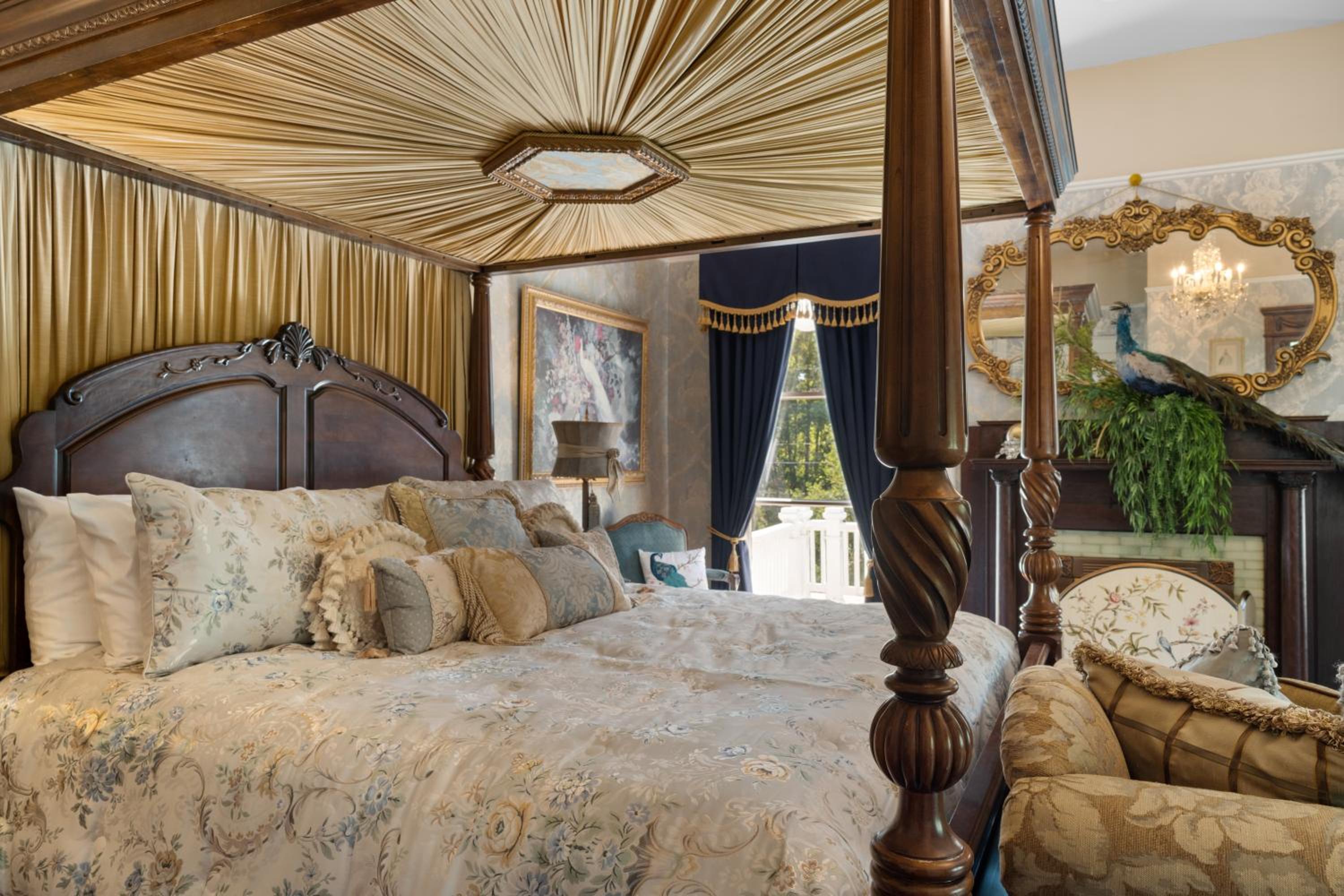 Deluxe King Room - Photo 5