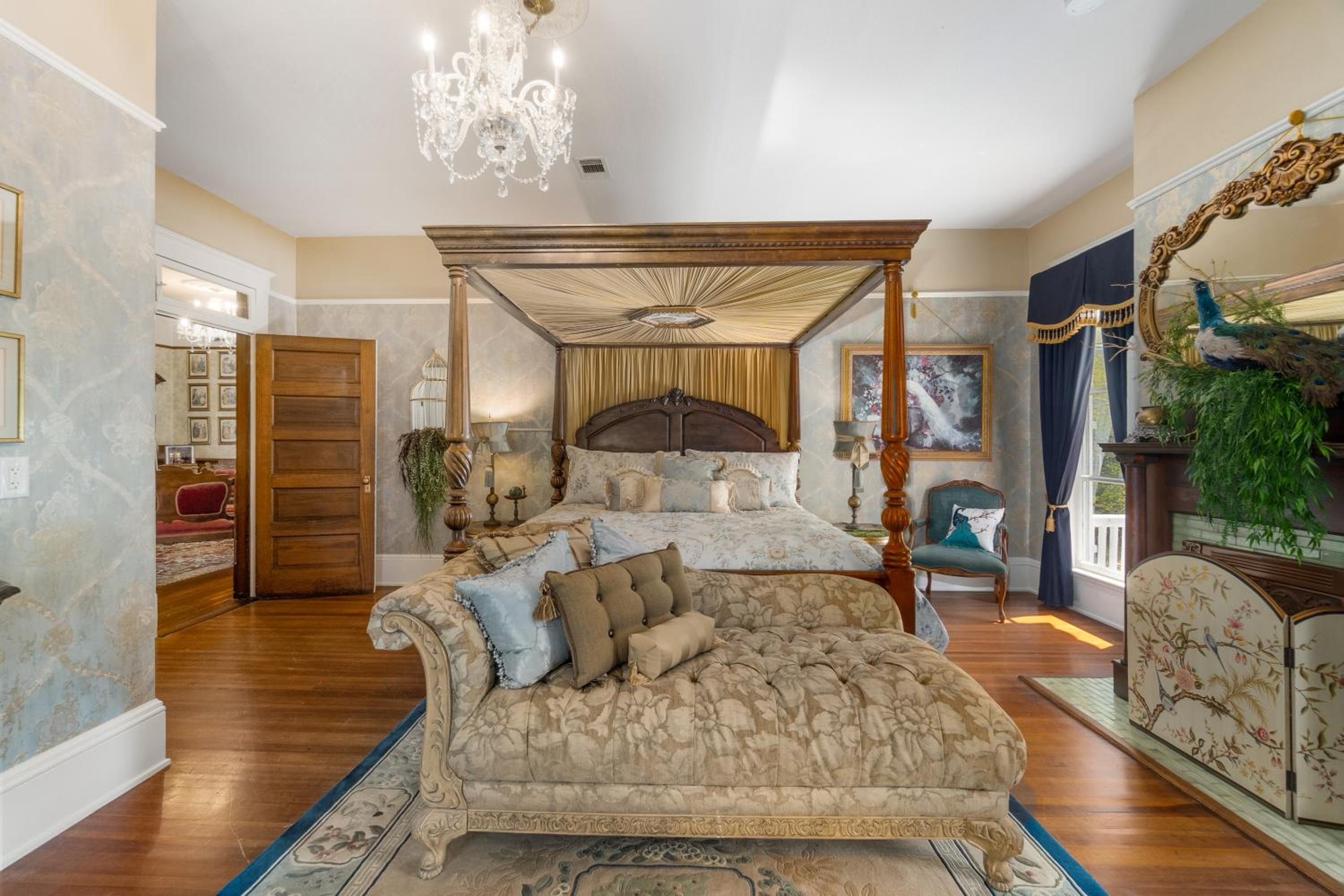 Deluxe King Room - Photo 1