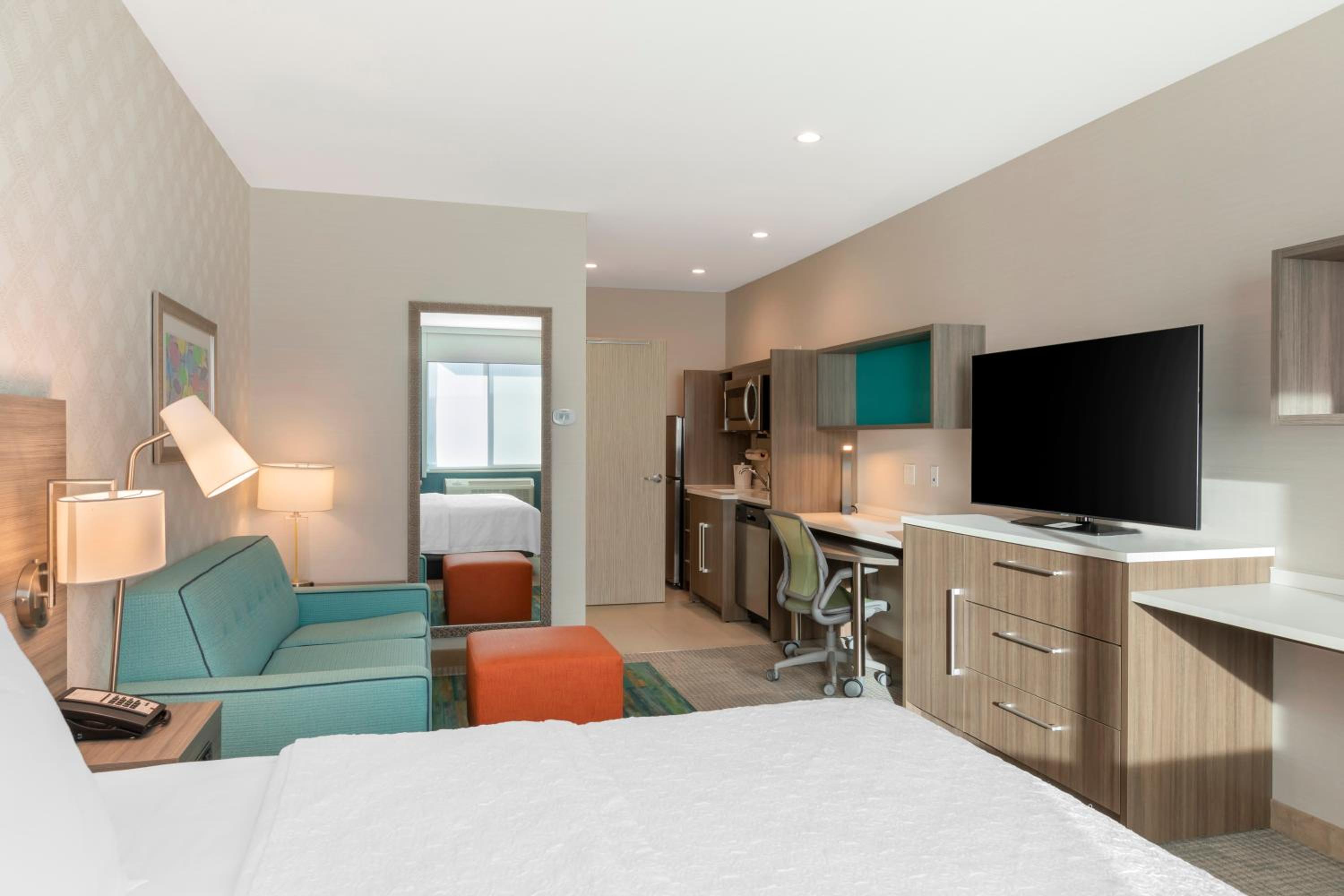 King Studio Suite - Non-Smoking - Photo 9