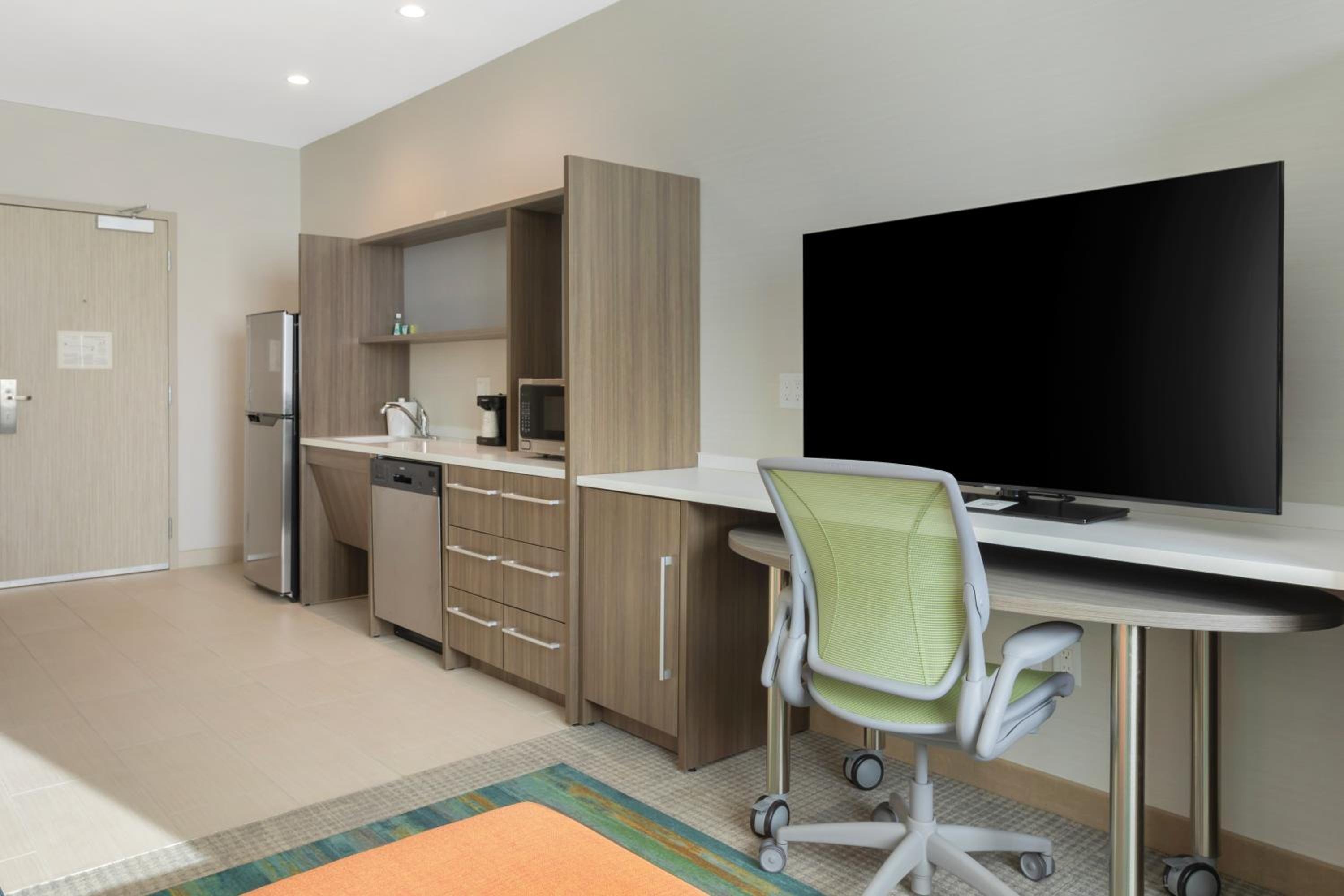 King Studio - Mobility and Hearing Access/Non-Smoking - Photo 7