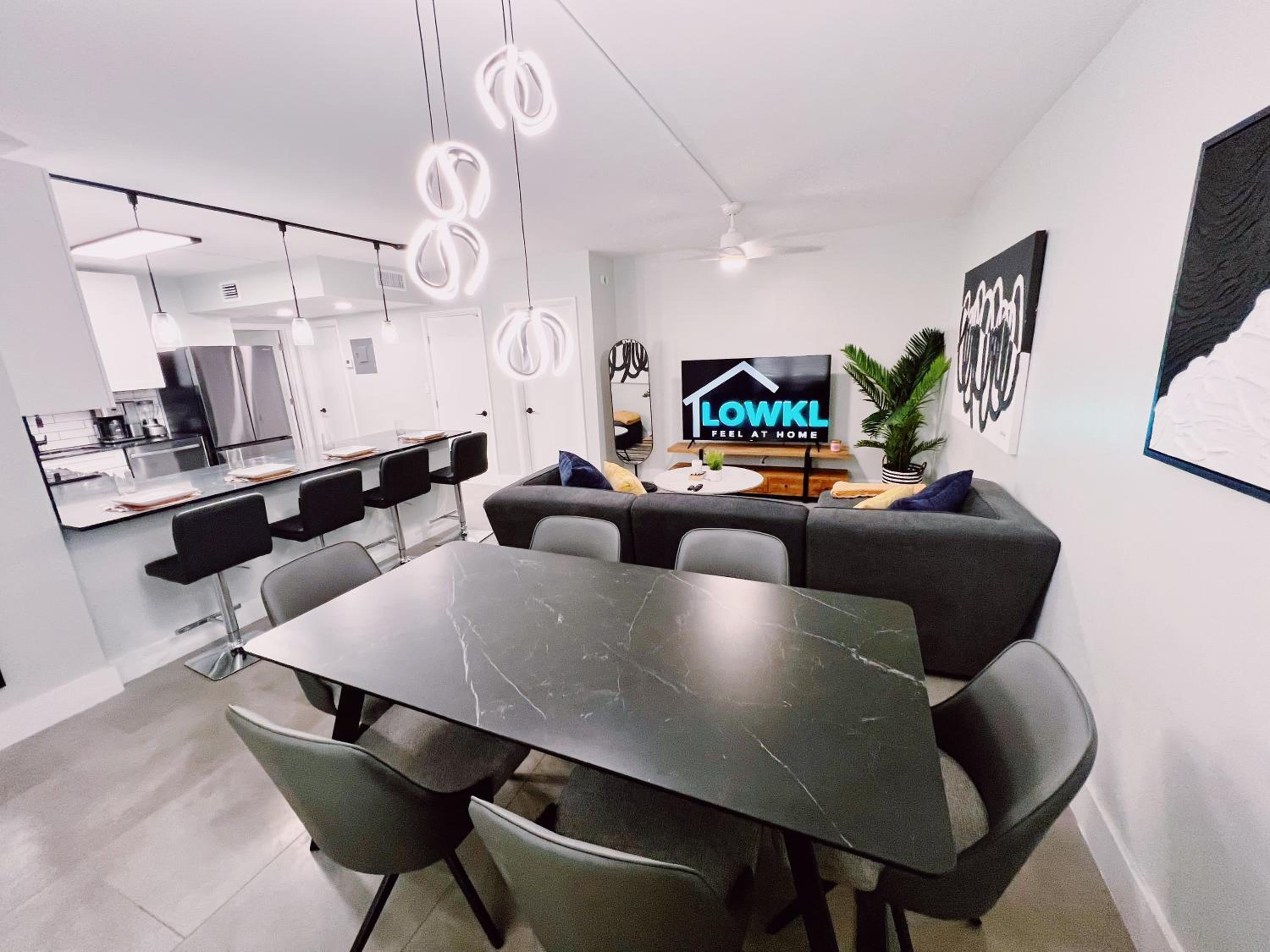 Premium Three Bedroom Family Suite with Kitchen and Sofa Bed - Photo 13