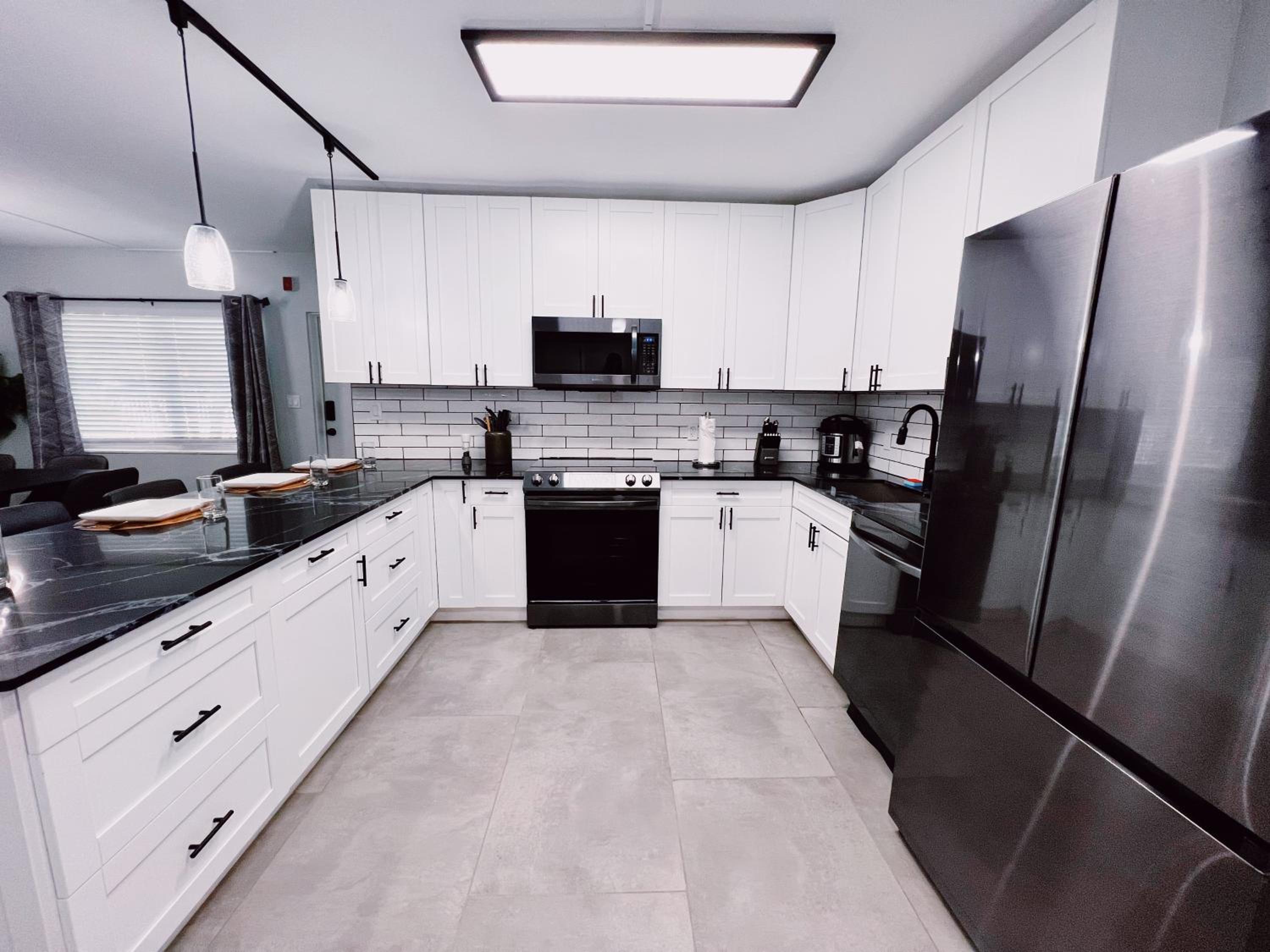 Premium Three Bedroom Family Suite with Kitchen and Sofa Bed - Photo 15