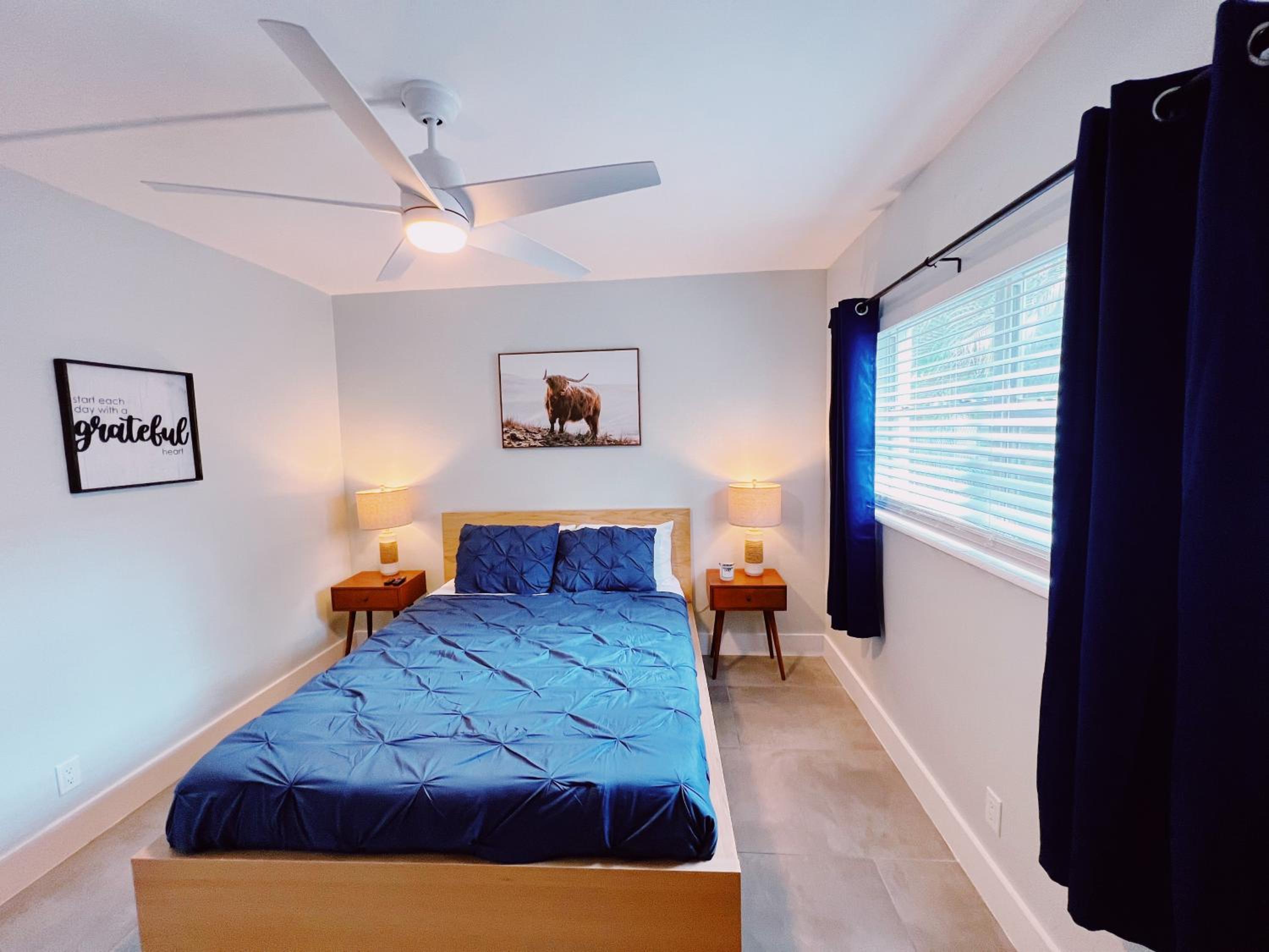 Superior One Bedroom Queen with Kitchen and Sofa Bed - Photo 6