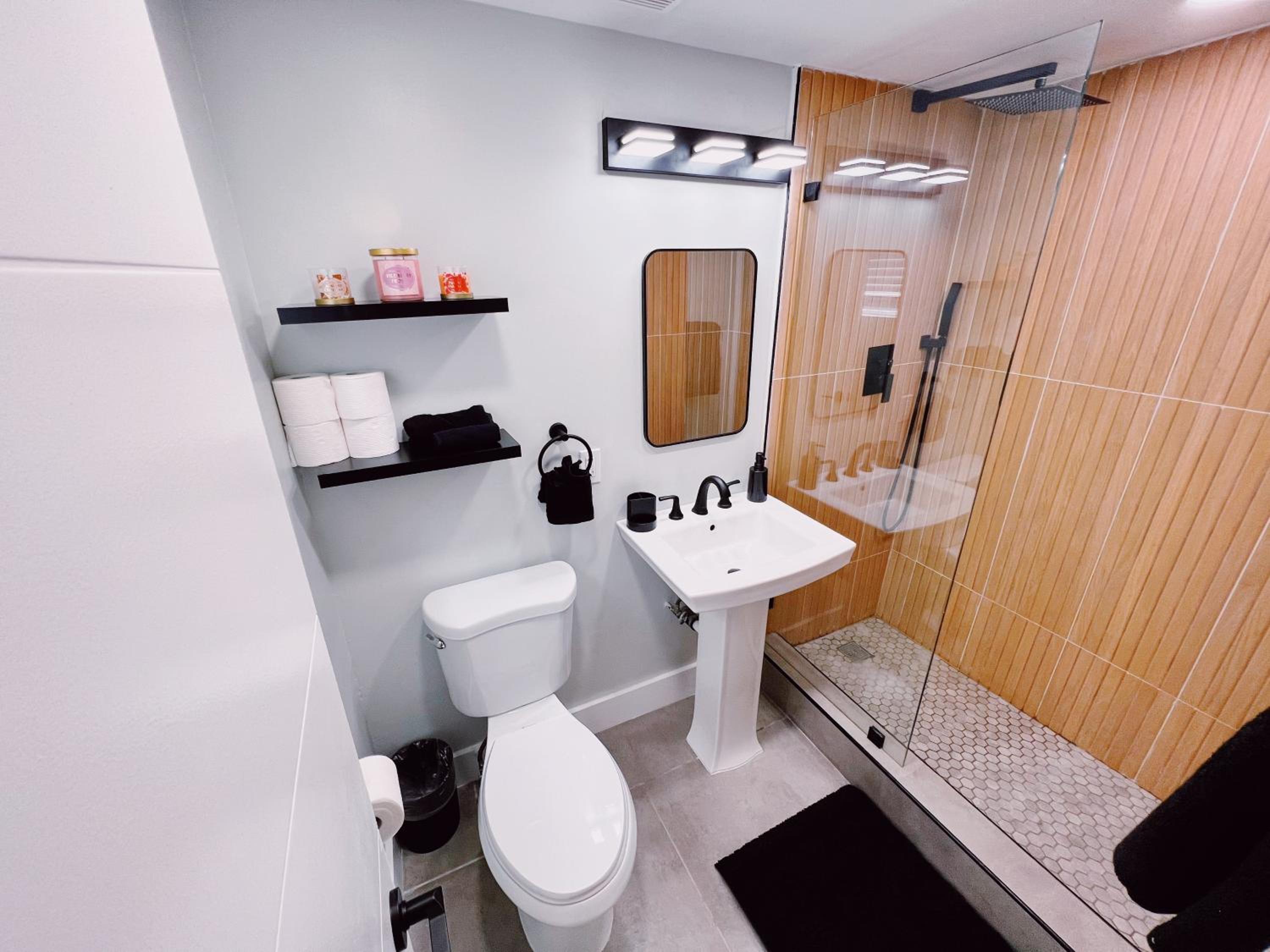 Premium Three Bedroom Family Suite with Kitchen and Sofa Bed - Photo 40