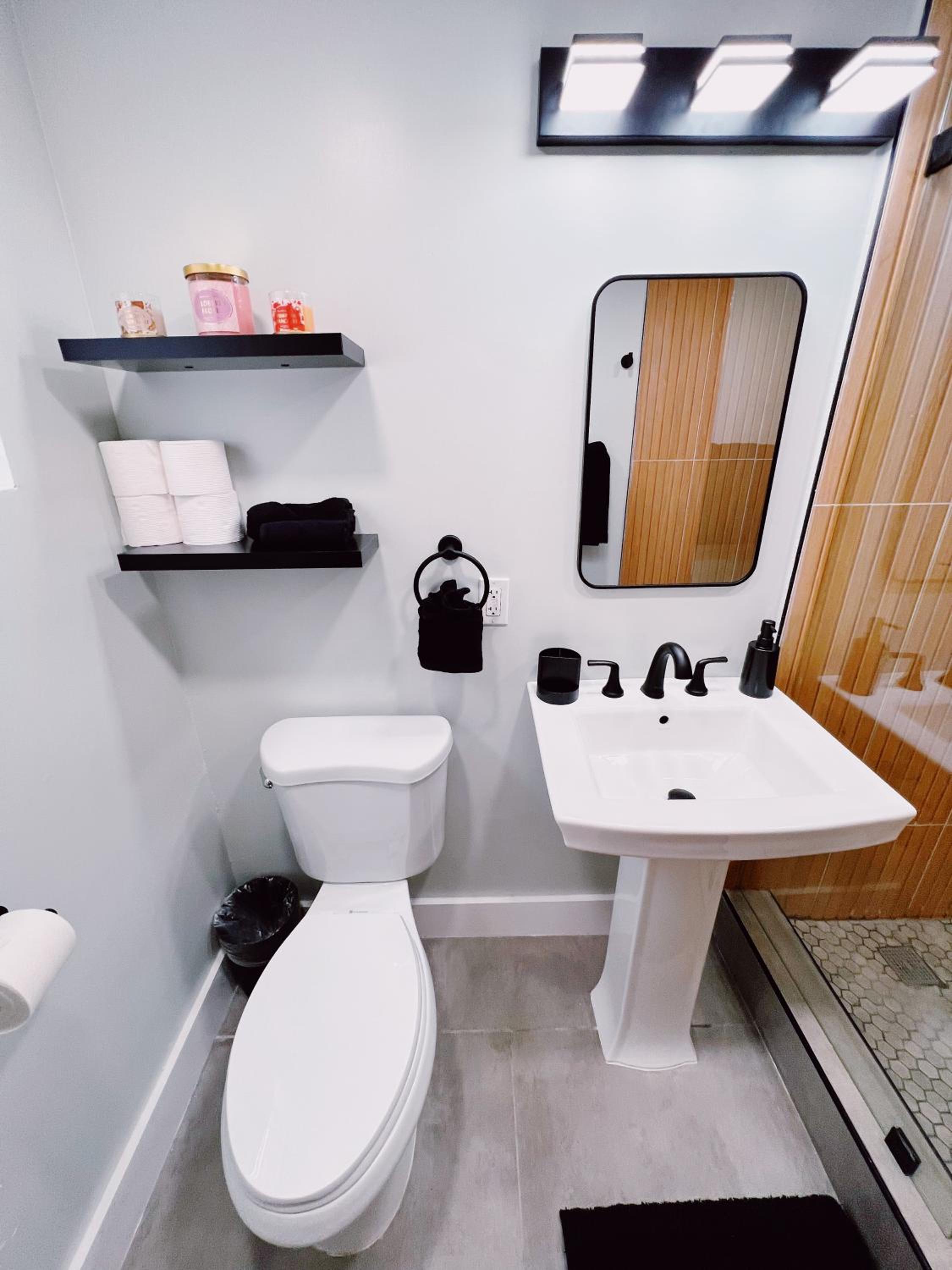 Premium Three Bedroom Family Suite with Kitchen and Sofa Bed - Photo 41