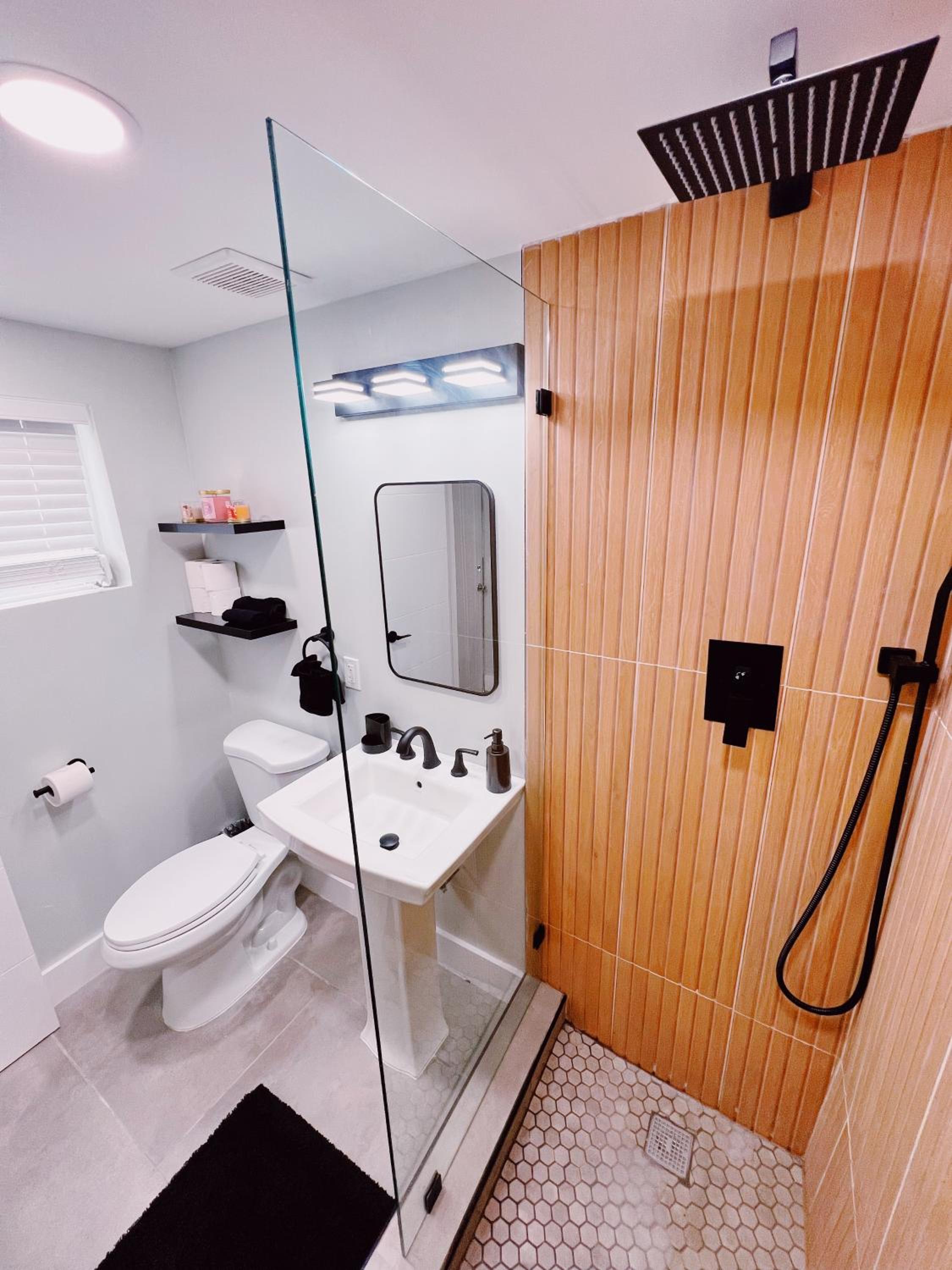 Premium Three Bedroom Family Suite with Kitchen and Sofa Bed - Photo 48