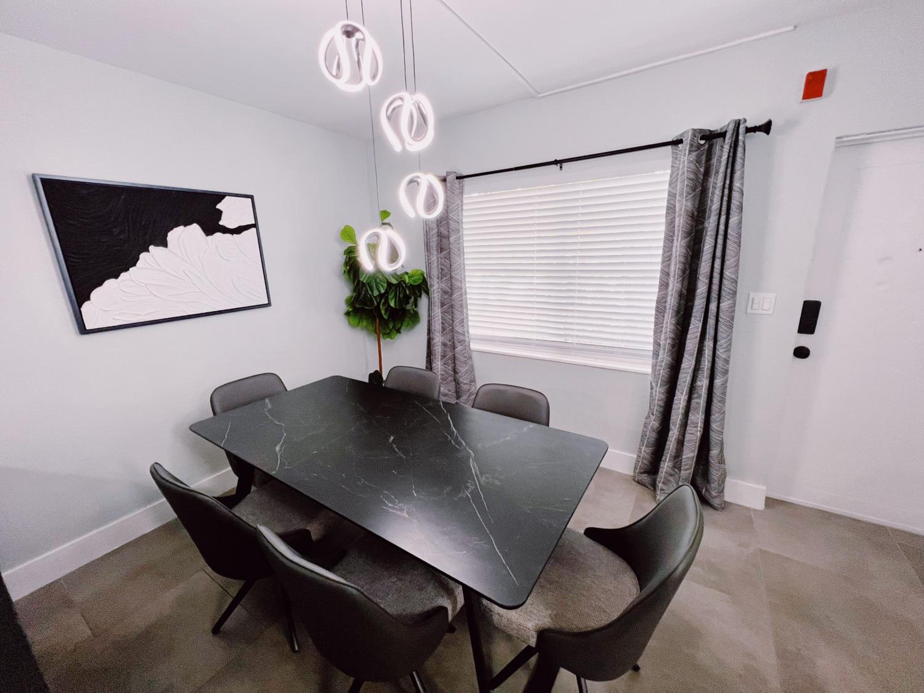 Premium Three Bedroom Family Suite with Kitchen and Sofa Bed - Photo 4